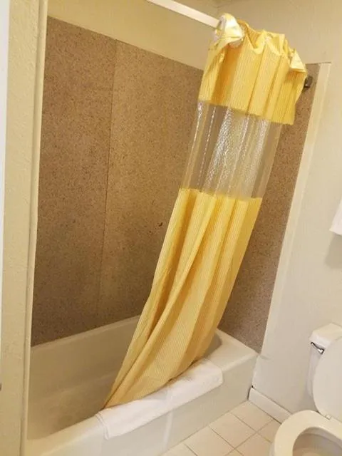 Bathroom in Attleboro Motor Inn