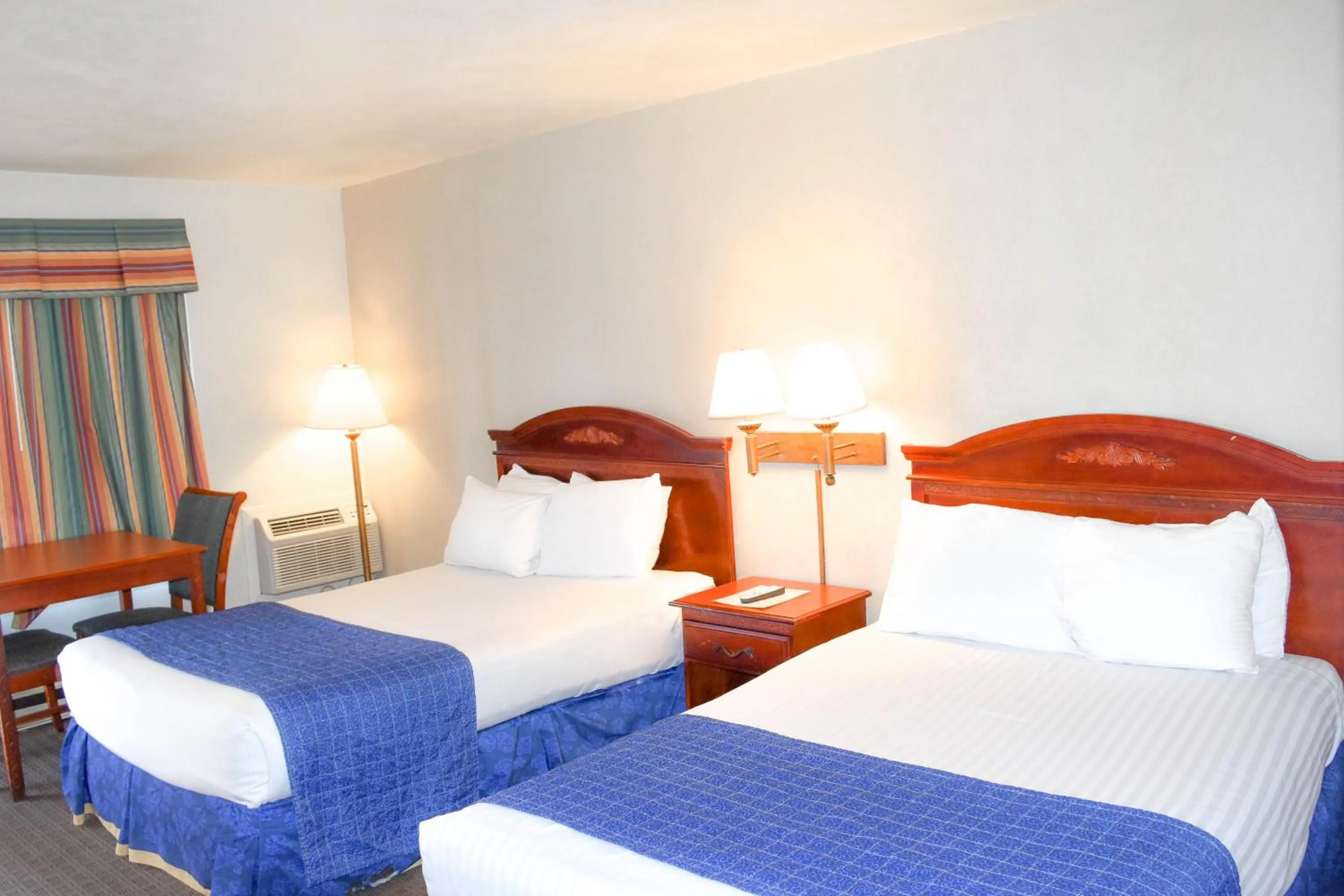 Bed in Attleboro Motor Inn