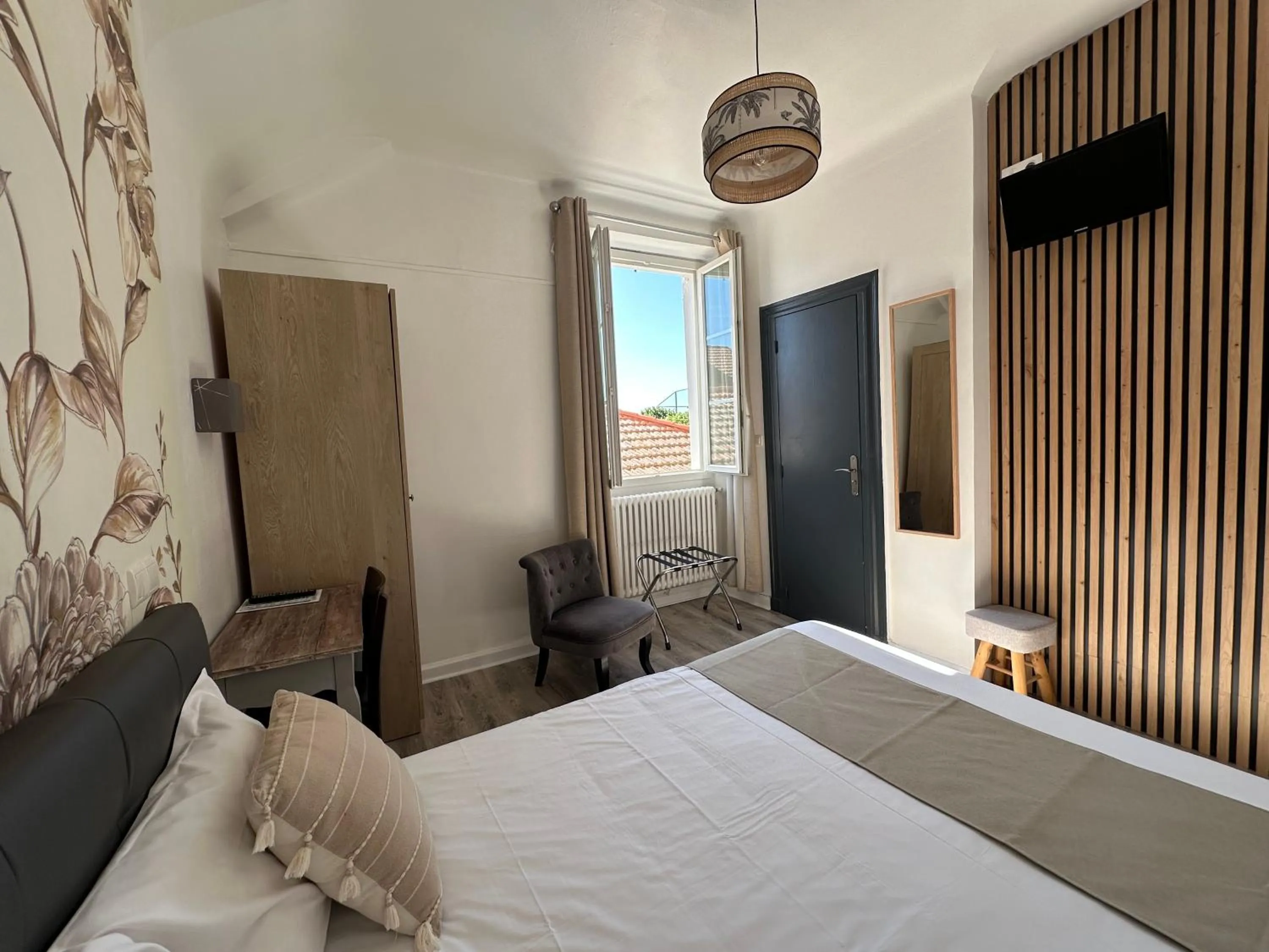 Photo of the whole room, Bed in Hôtel Parc Mazon-Biarritz