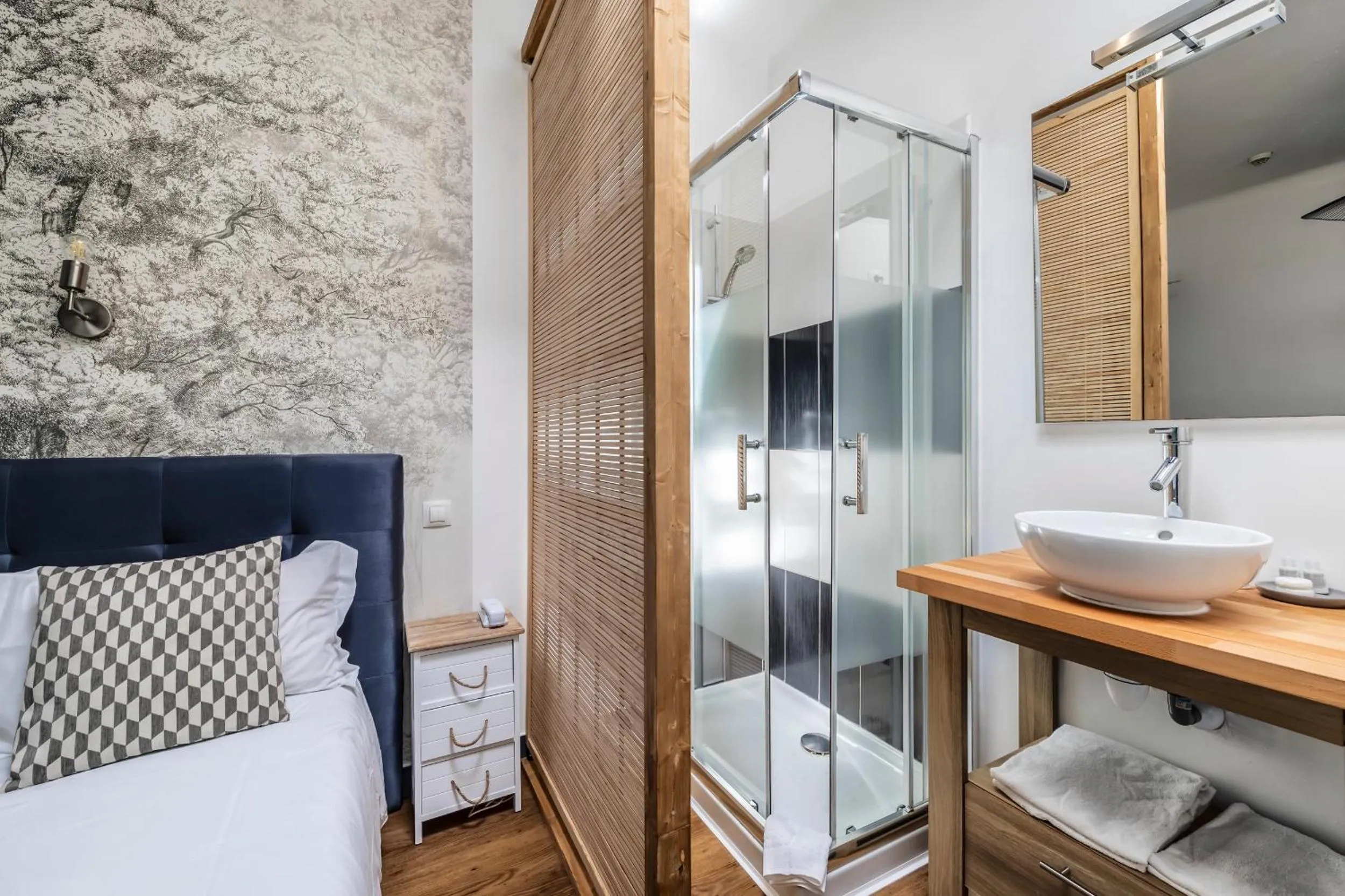 Shower in Hôtel Parc Mazon-Biarritz