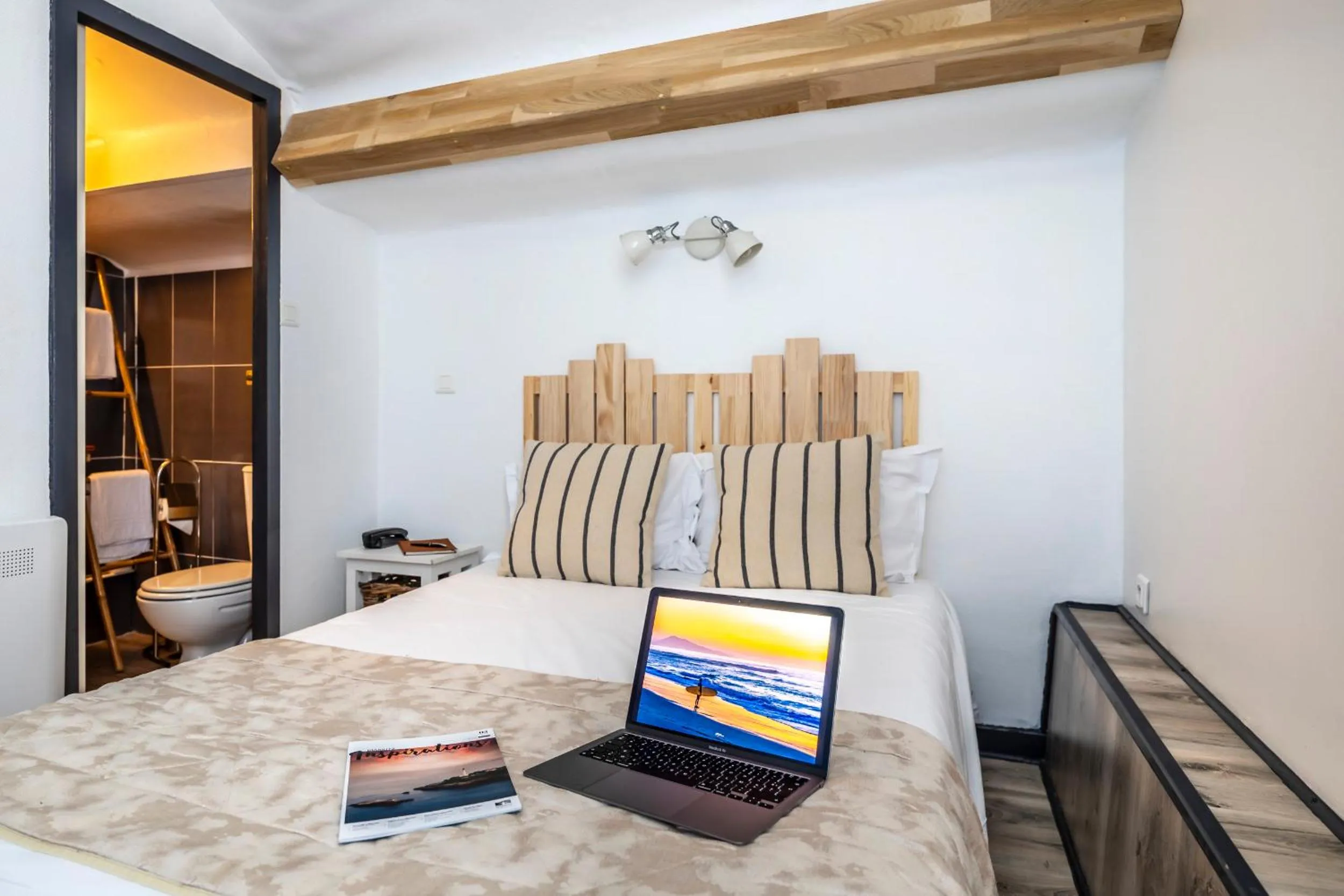 Shower, Bed in Hôtel Parc Mazon-Biarritz