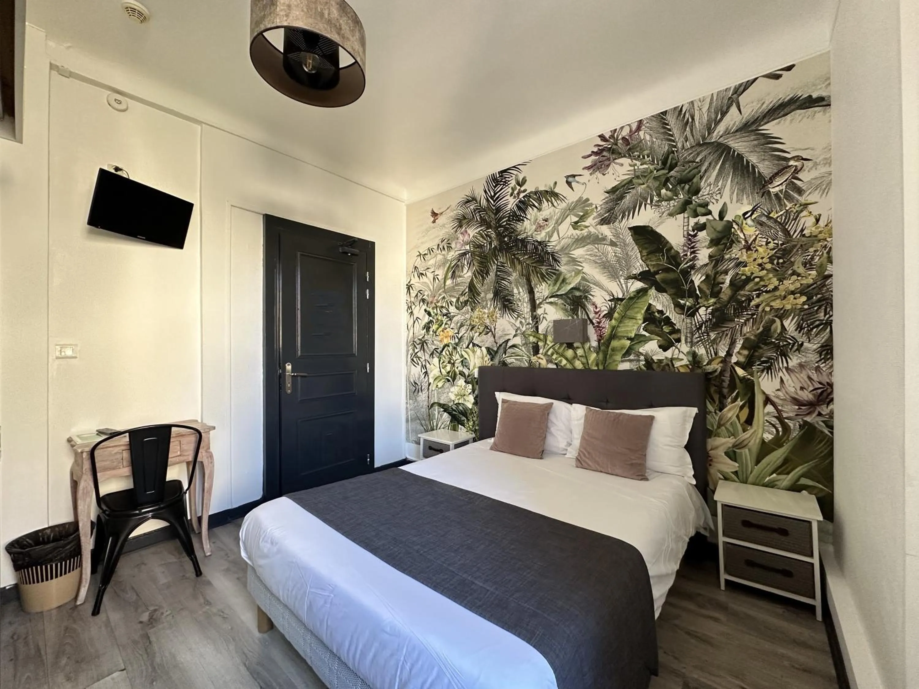 Photo of the whole room, Bed in Hôtel Parc Mazon-Biarritz