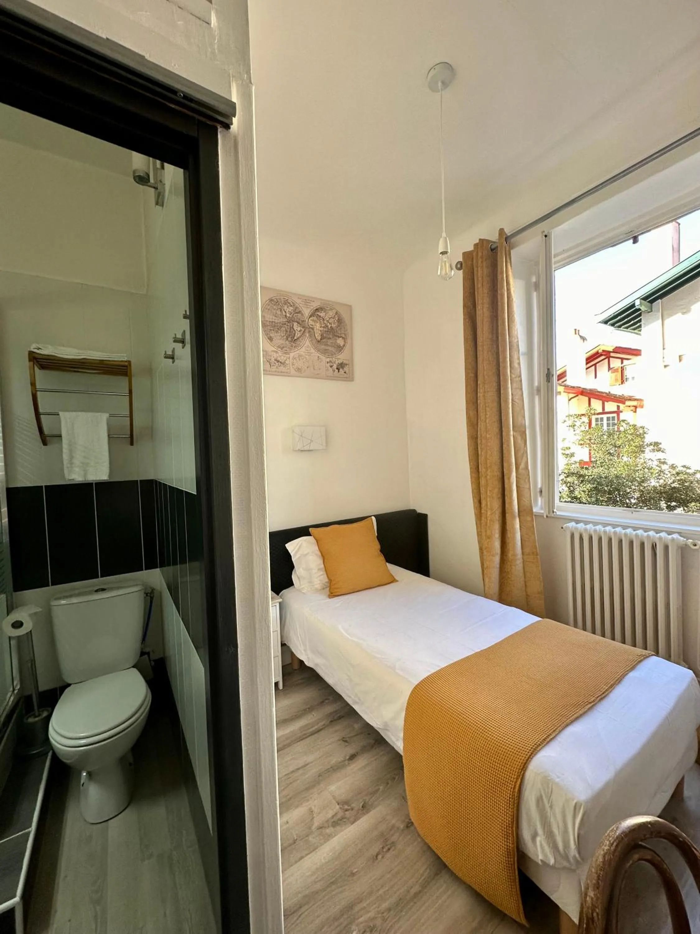 Bathroom, Bed in Hôtel Parc Mazon-Biarritz