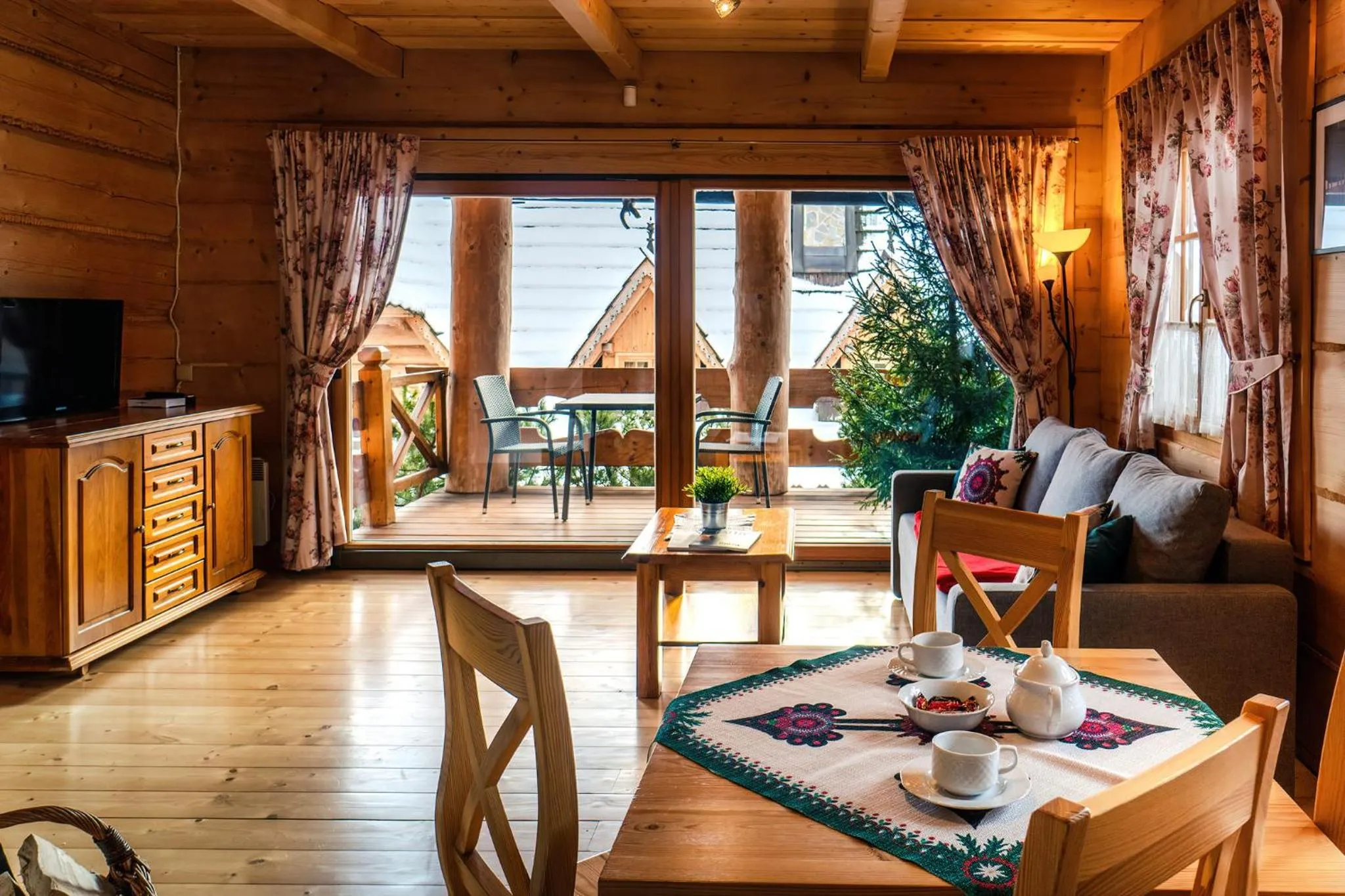 Communal lounge/ TV room in Osada Kościelisko - Tatry na Wyciągnięcie Ręki