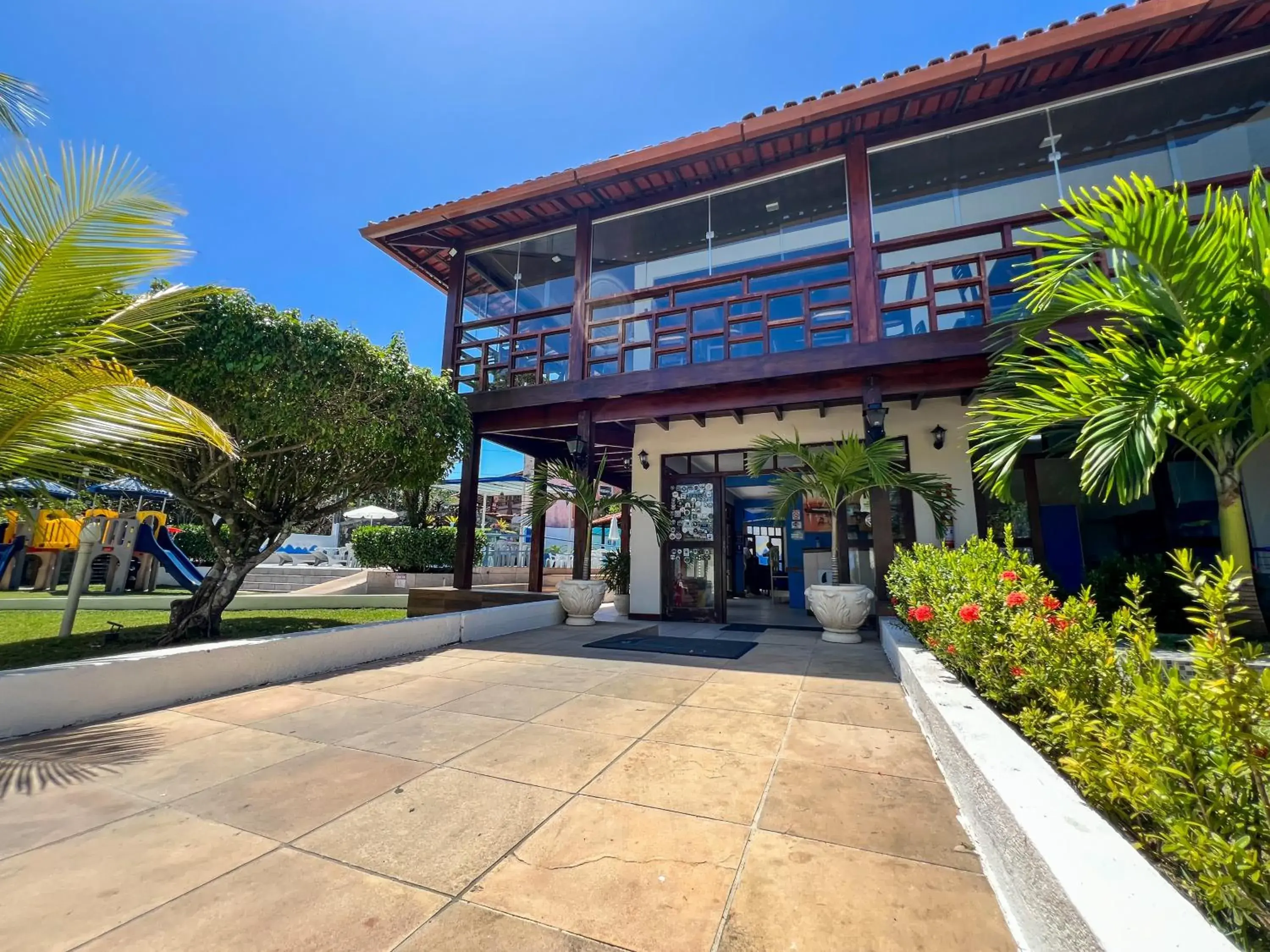 Facade/entrance in Hotel Porto das Ancoras Facade/entrance in Hotel Porto das Ancoras
