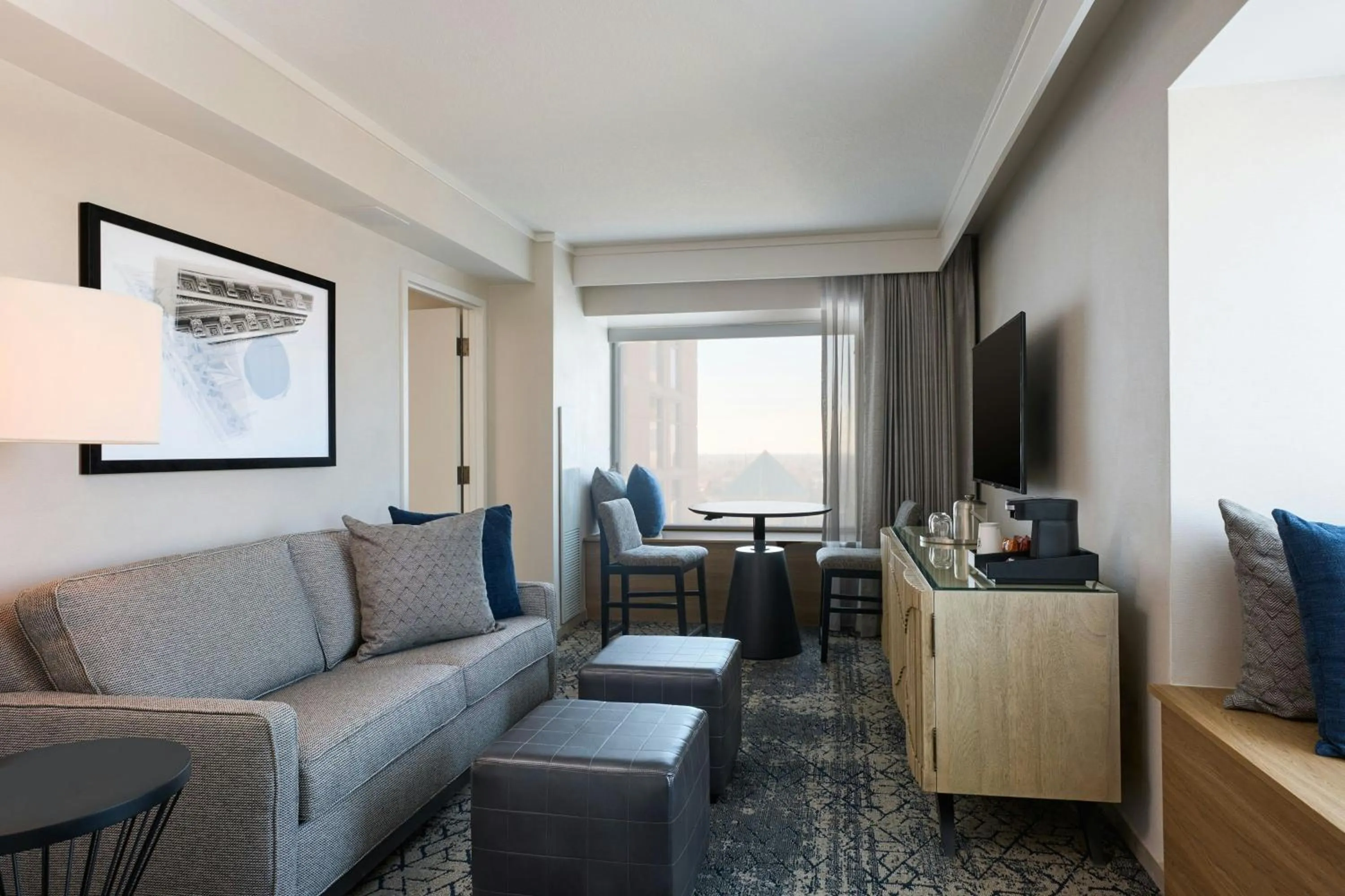 Photo of the whole room in Sheraton Grand Sacramento