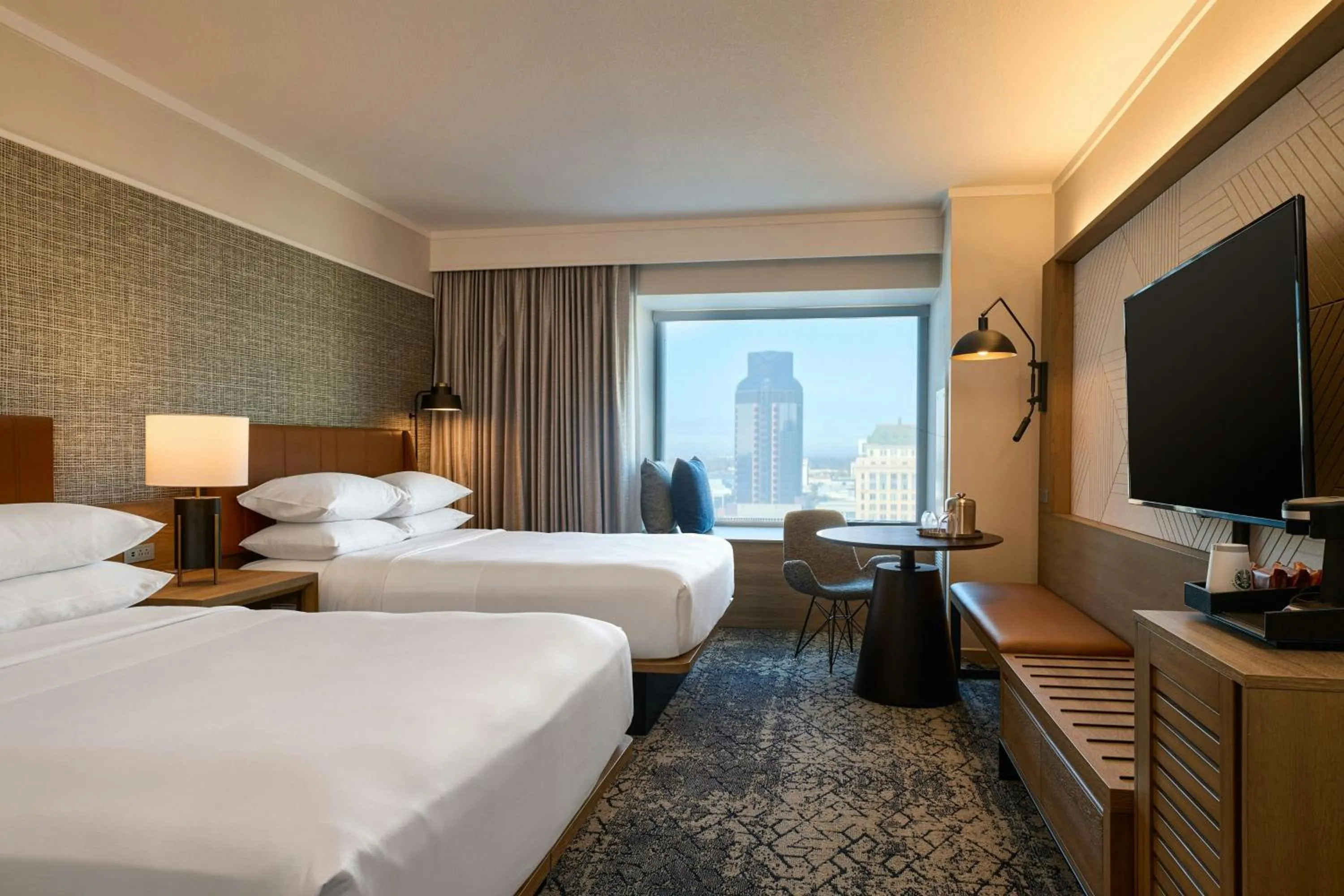 Lounge or bar, Bed in Sheraton Grand Sacramento