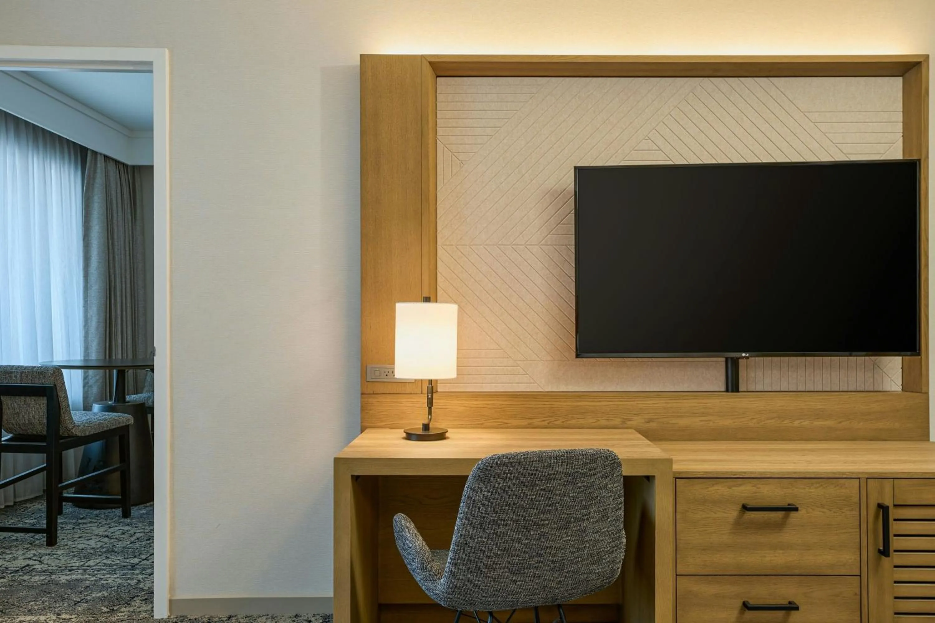 Photo of the whole room in Sheraton Grand Sacramento