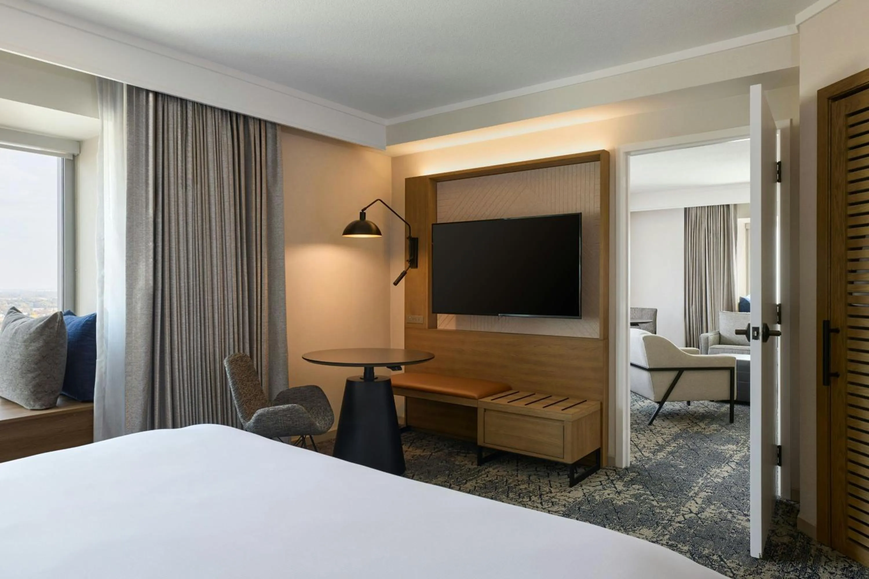 Lounge or bar, Bed in Sheraton Grand Sacramento