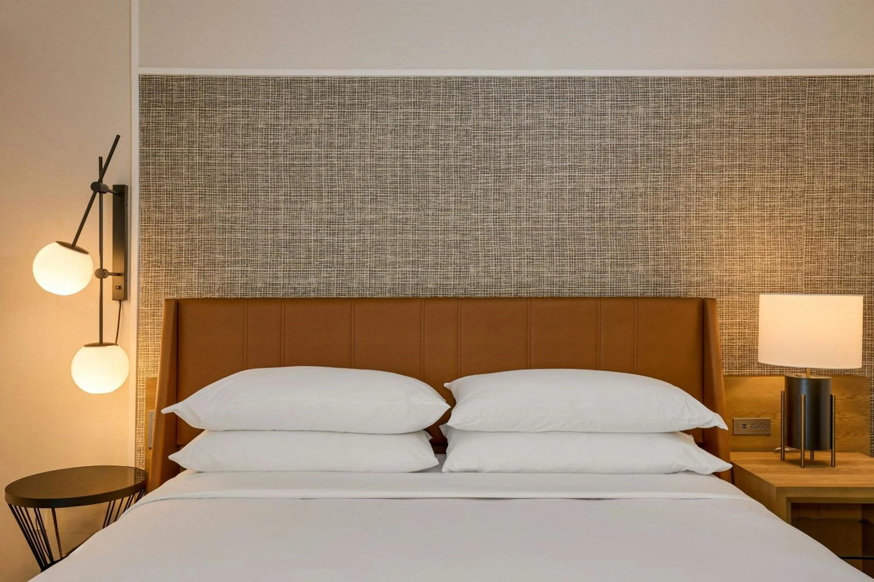 Photo of the whole room, Bed in Sheraton Grand Sacramento