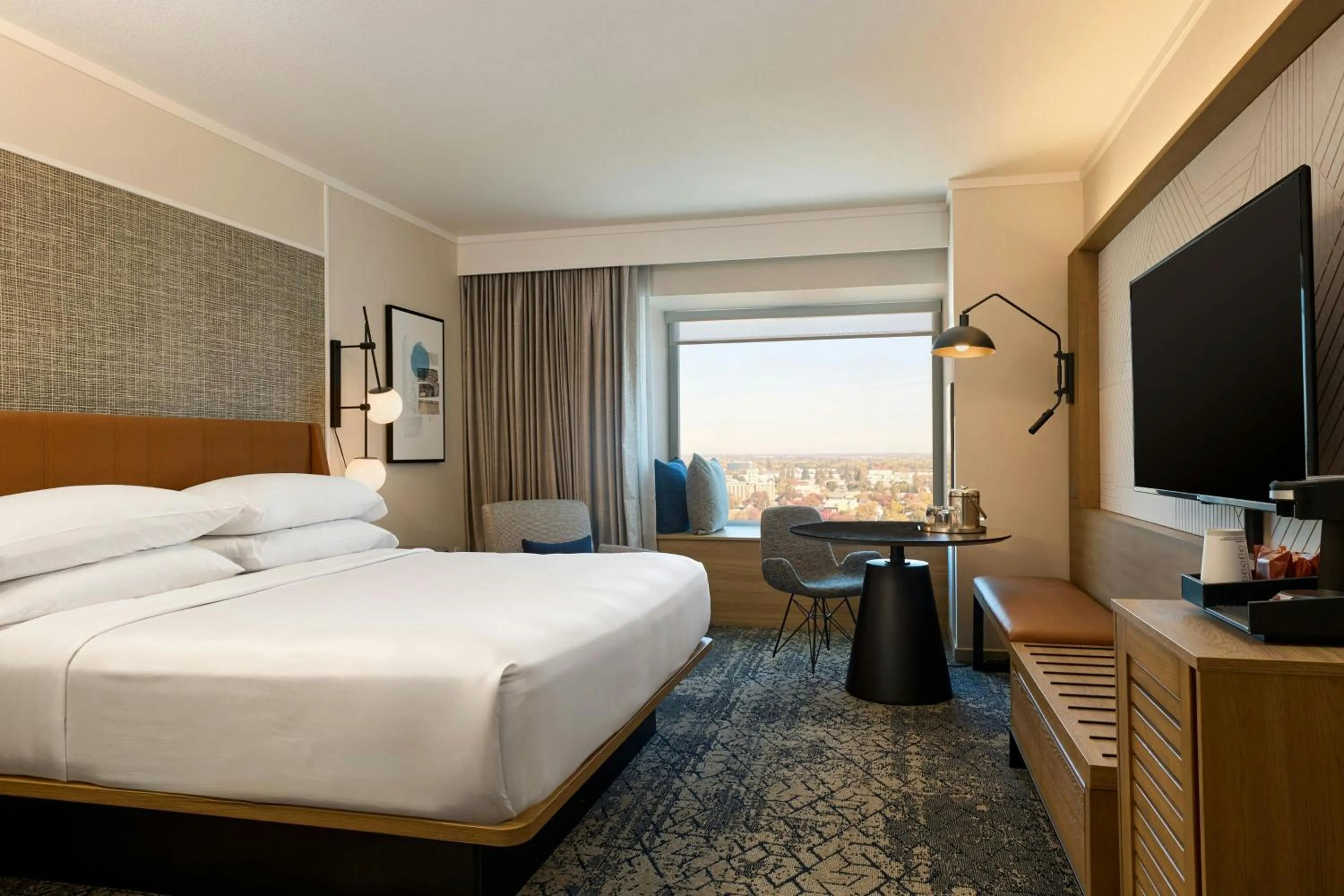 Photo of the whole room, Bed in Sheraton Grand Sacramento