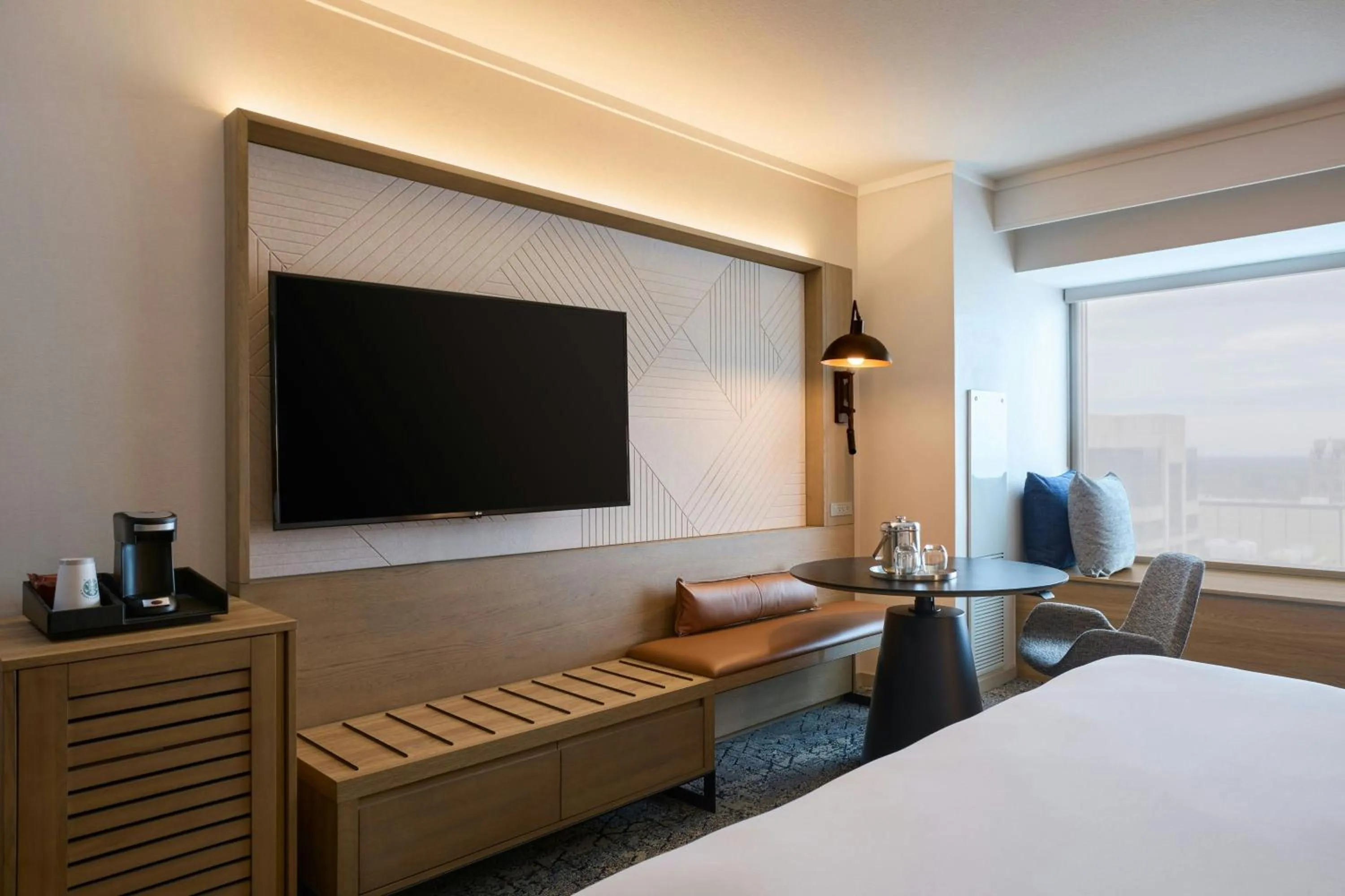 Photo of the whole room, Bed in Sheraton Grand Sacramento