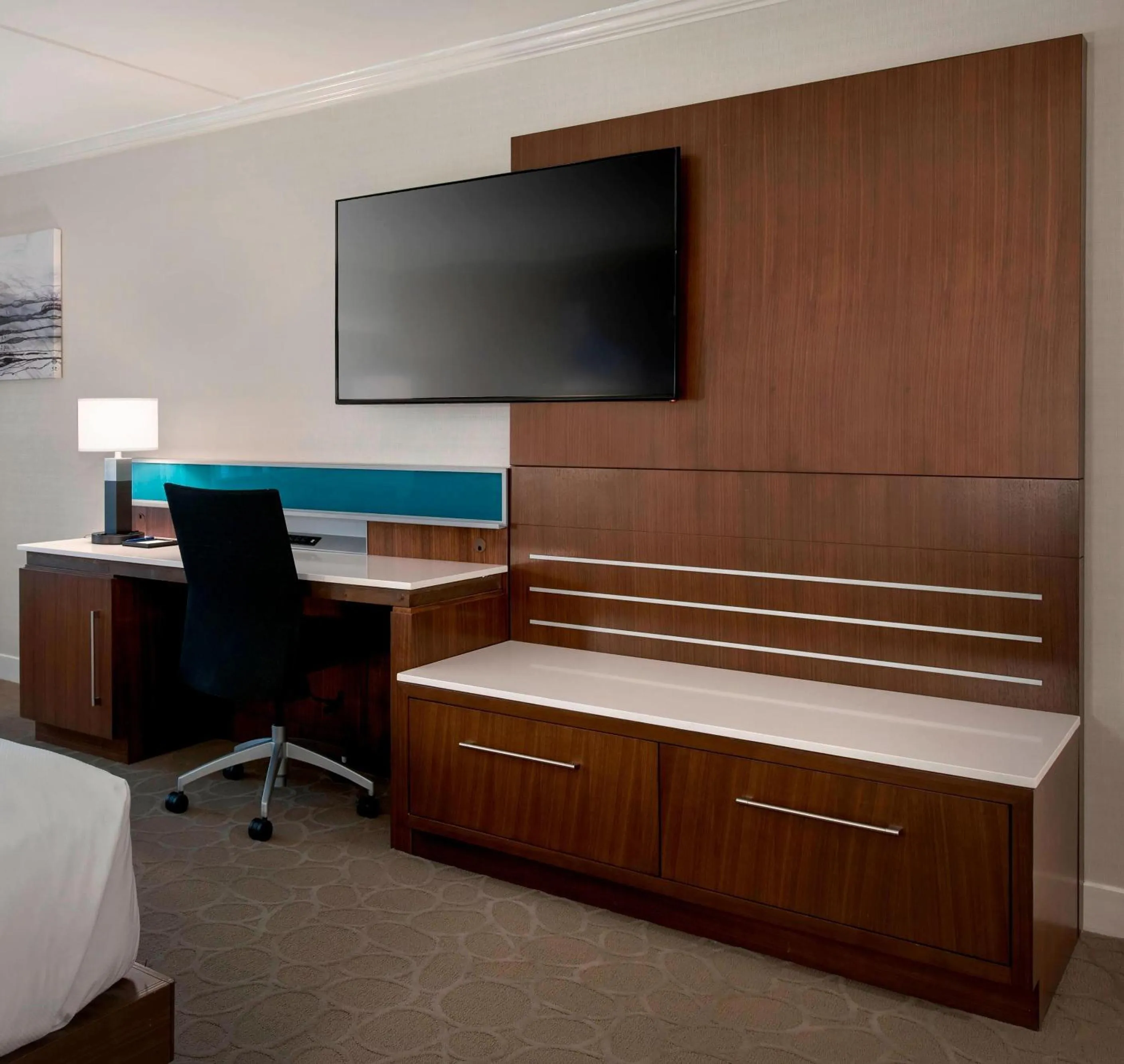 Bedroom, Bed in Delta Hotels by Marriott Basking Ridge