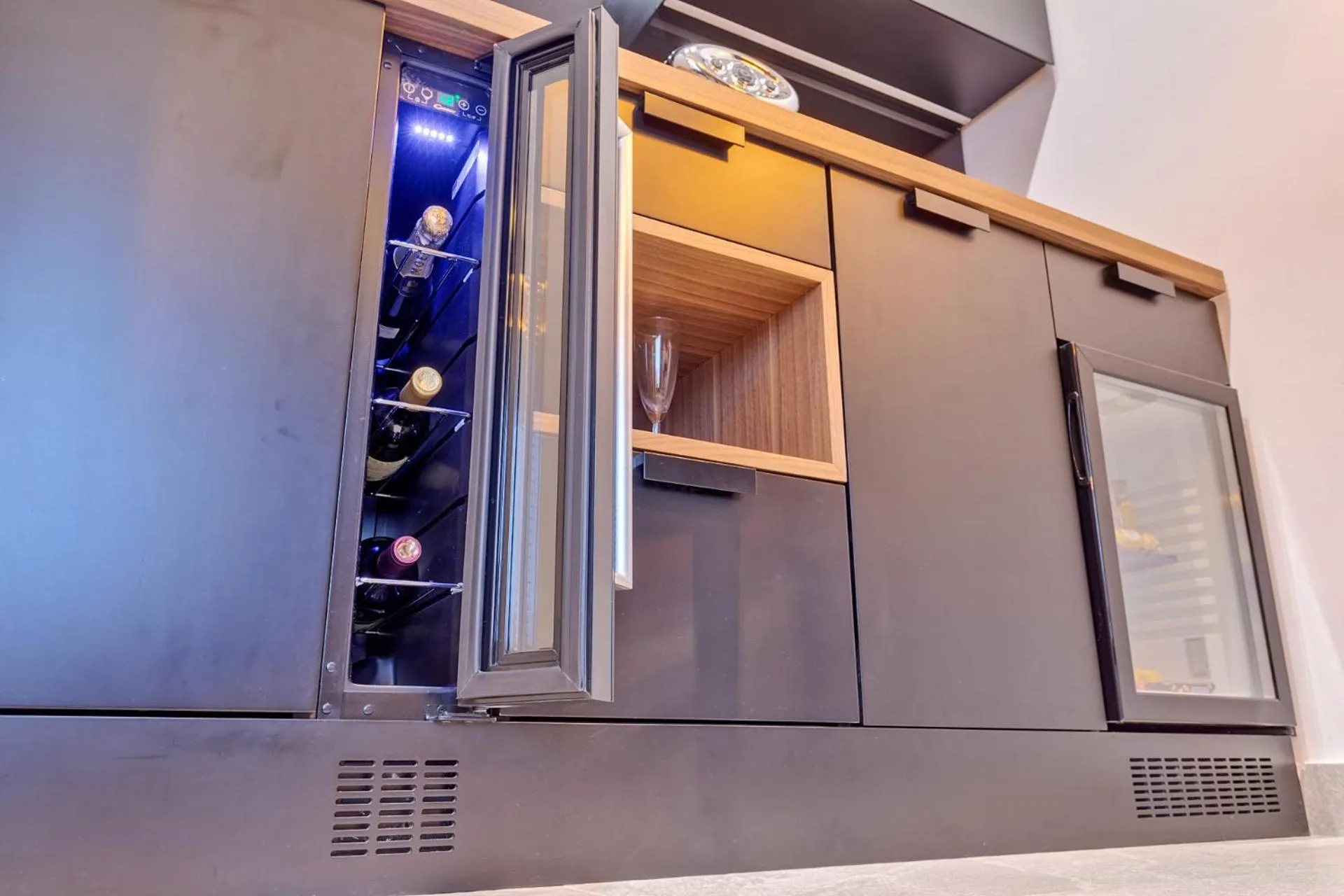 Alcoholic drinks in Black Pearl Luxury Suites