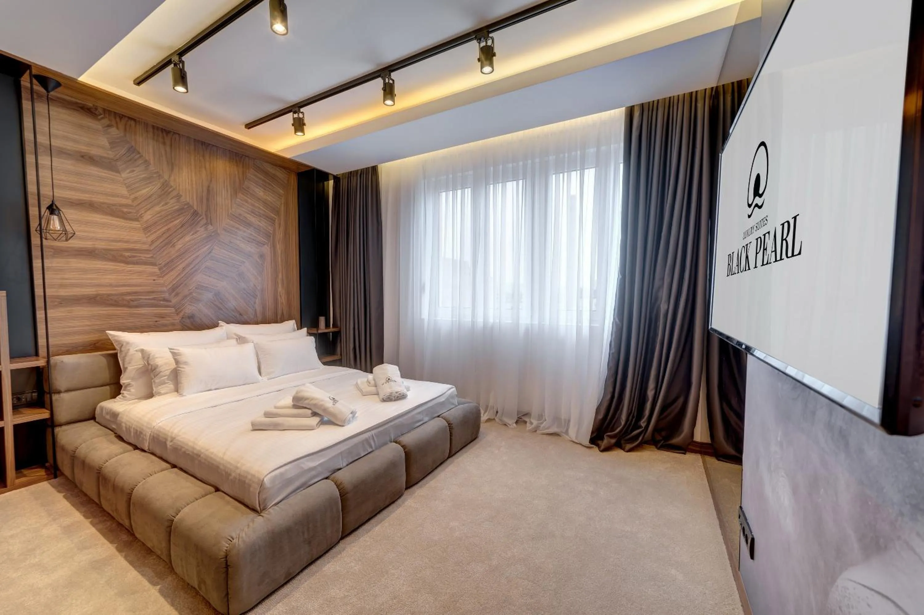 Bed in Black Pearl Luxury Suites