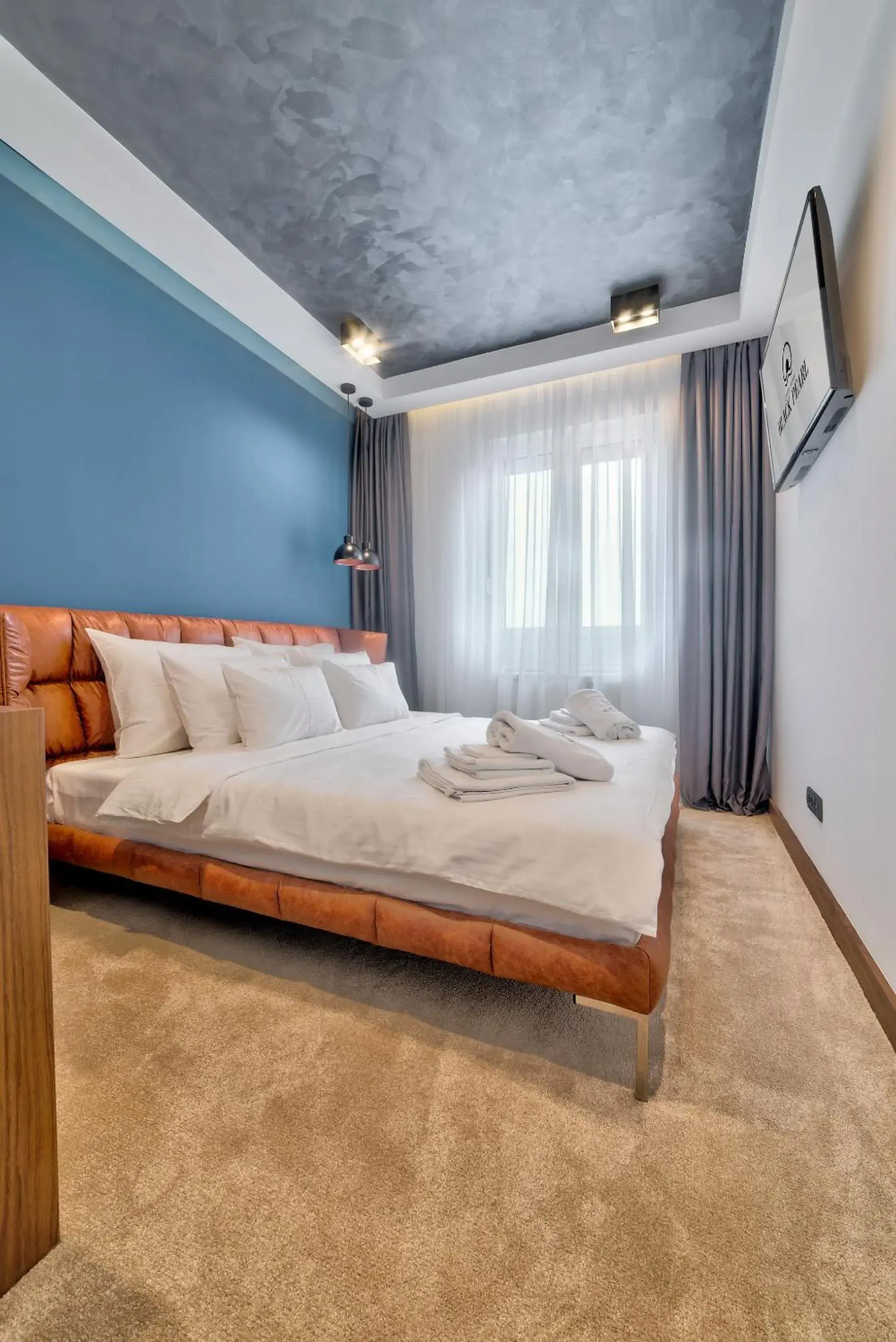 Bed in Black Pearl Luxury Suites Bed in Black Pearl Luxury Suites