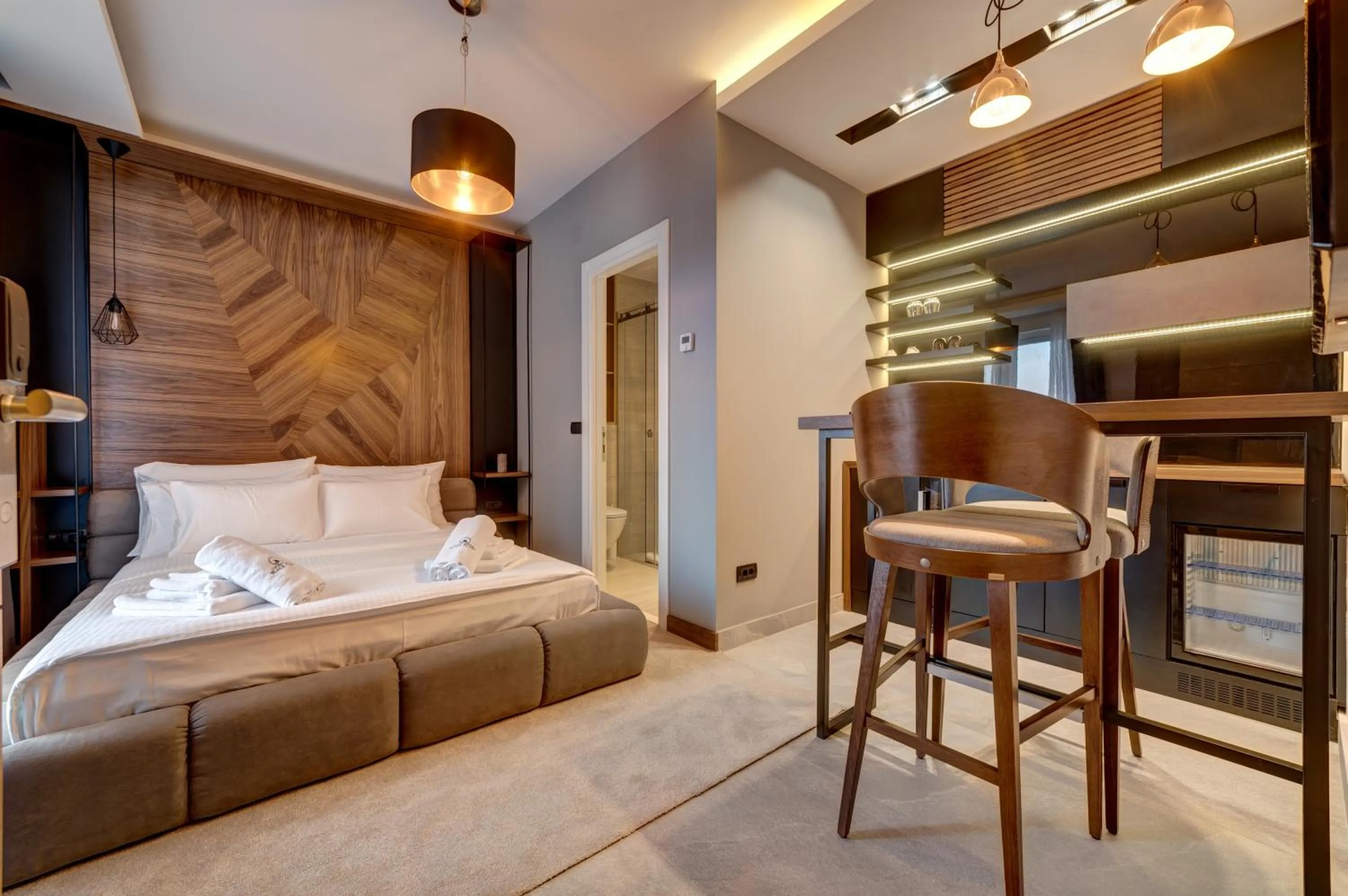 Bed in Black Pearl Luxury Suites