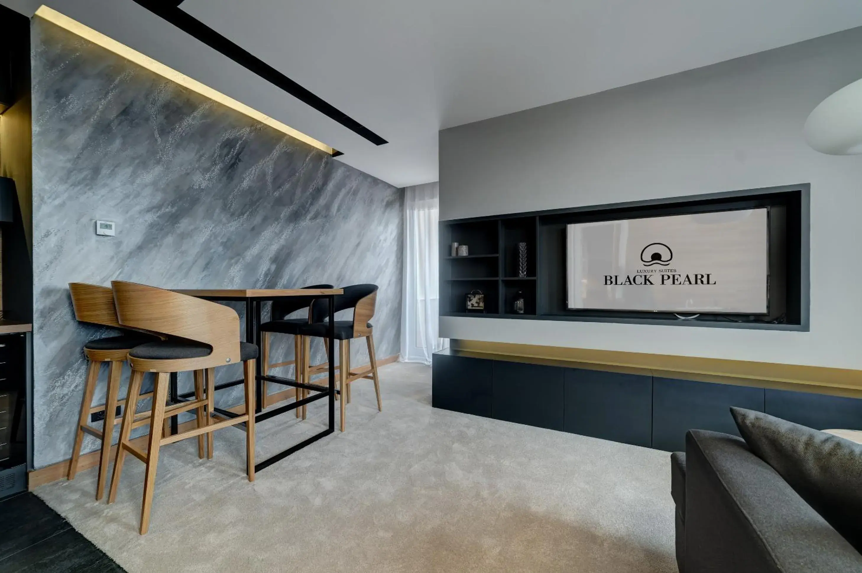 TV and multimedia in Black Pearl Luxury Suites TV and multimedia in Black Pearl Luxury Suites