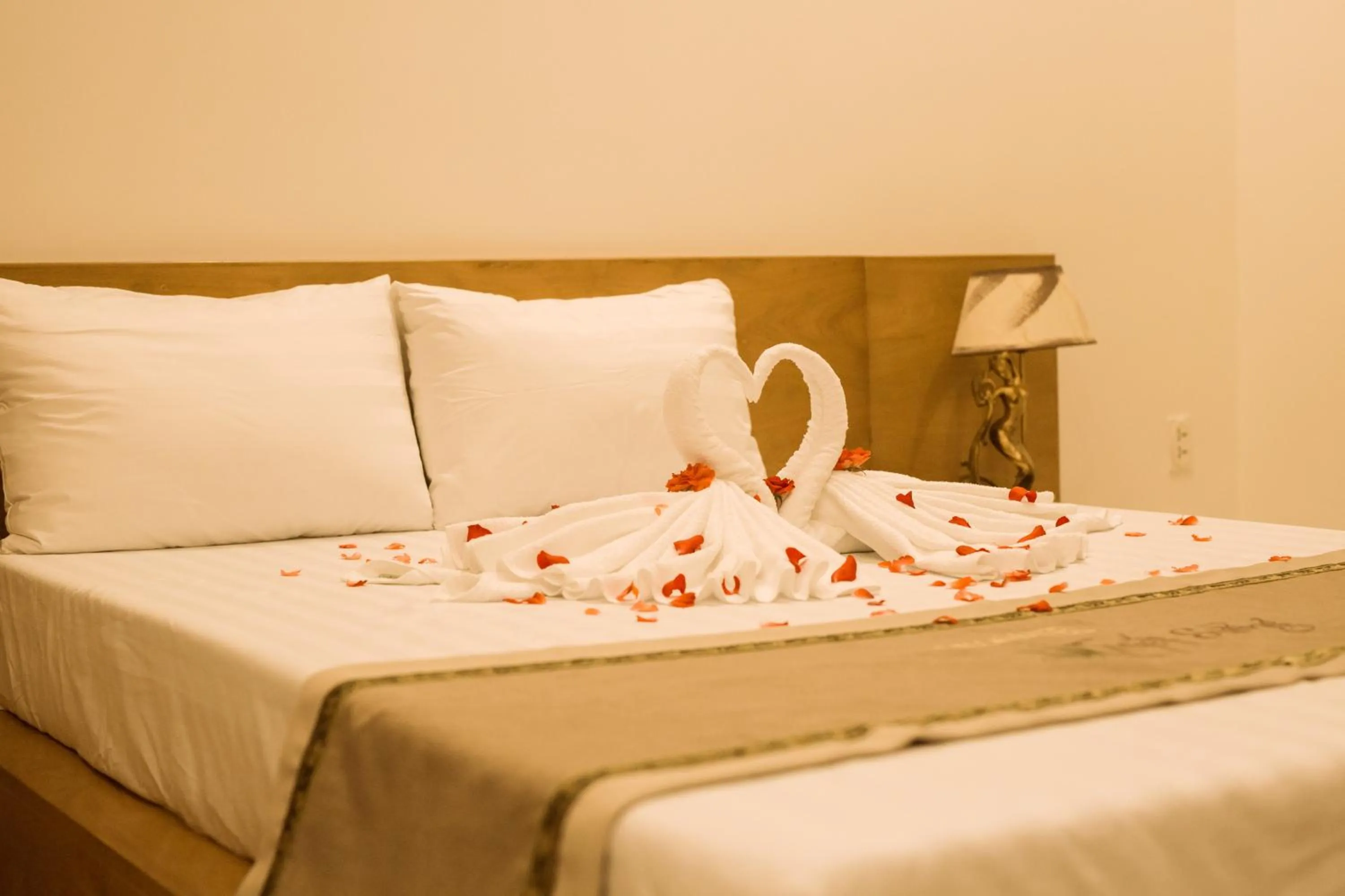 Bed in Tuyet Suong Villa Hotel