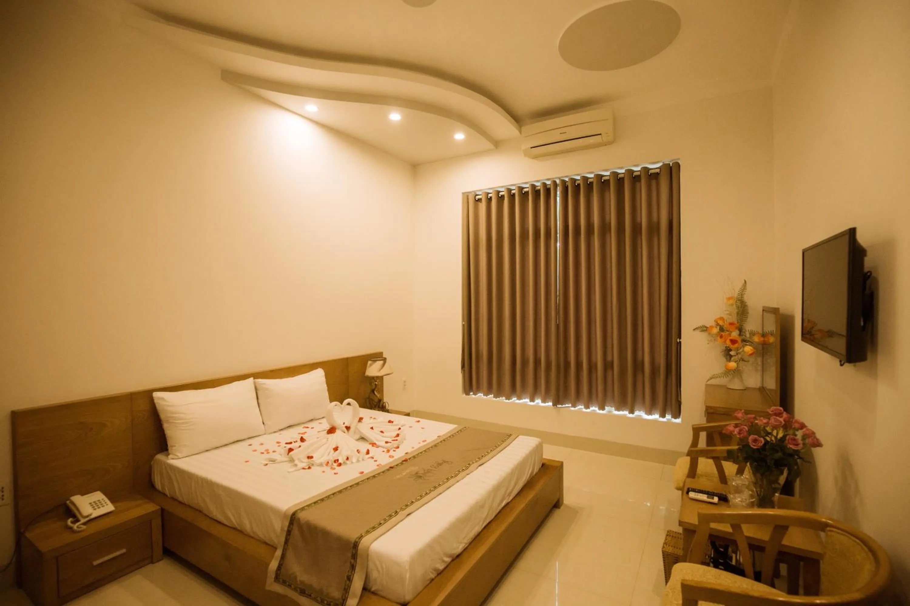 Bed in Tuyet Suong Villa Hotel