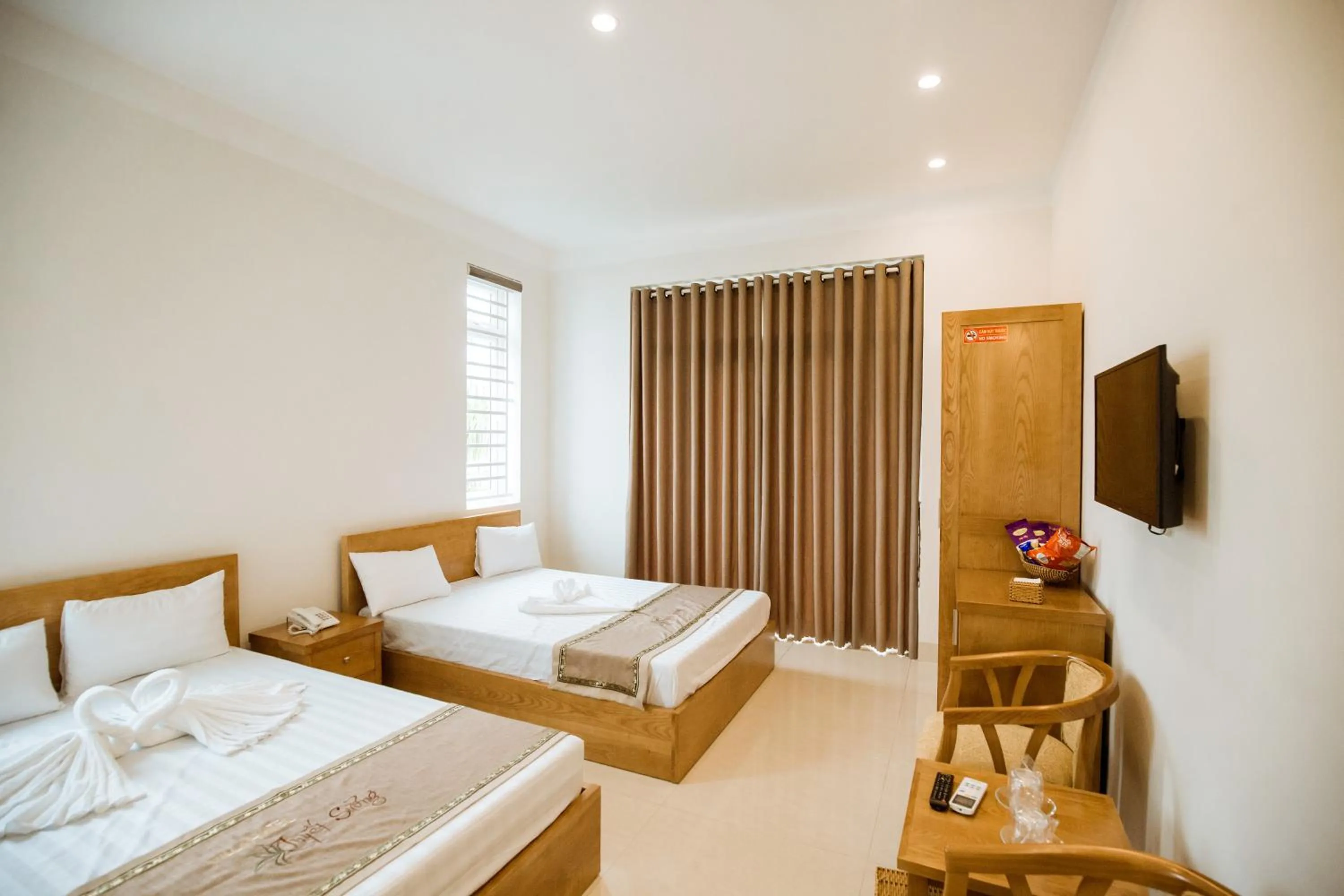 TV and multimedia, Bed in Tuyet Suong Villa Hotel