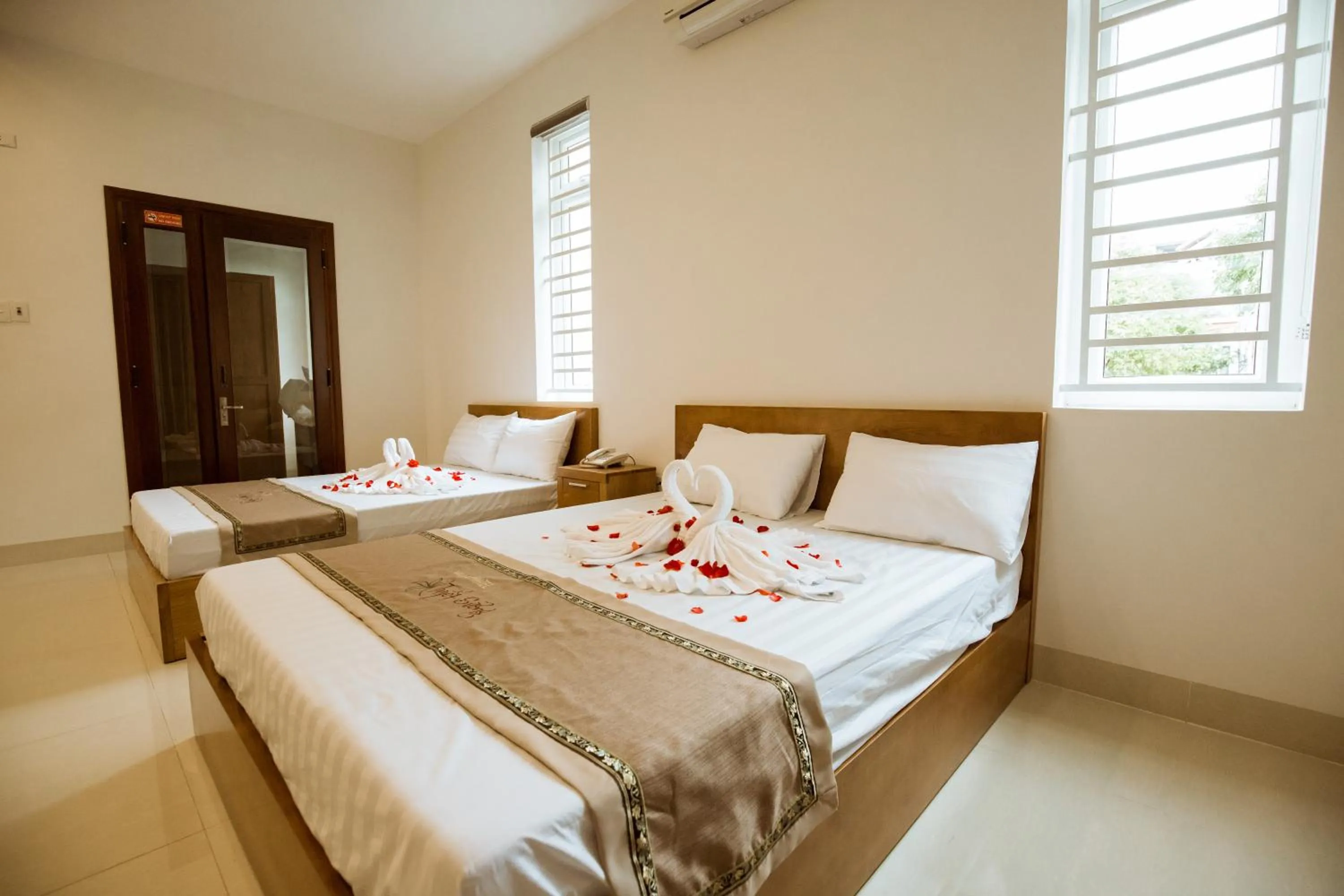 Bed in Tuyet Suong Villa Hotel