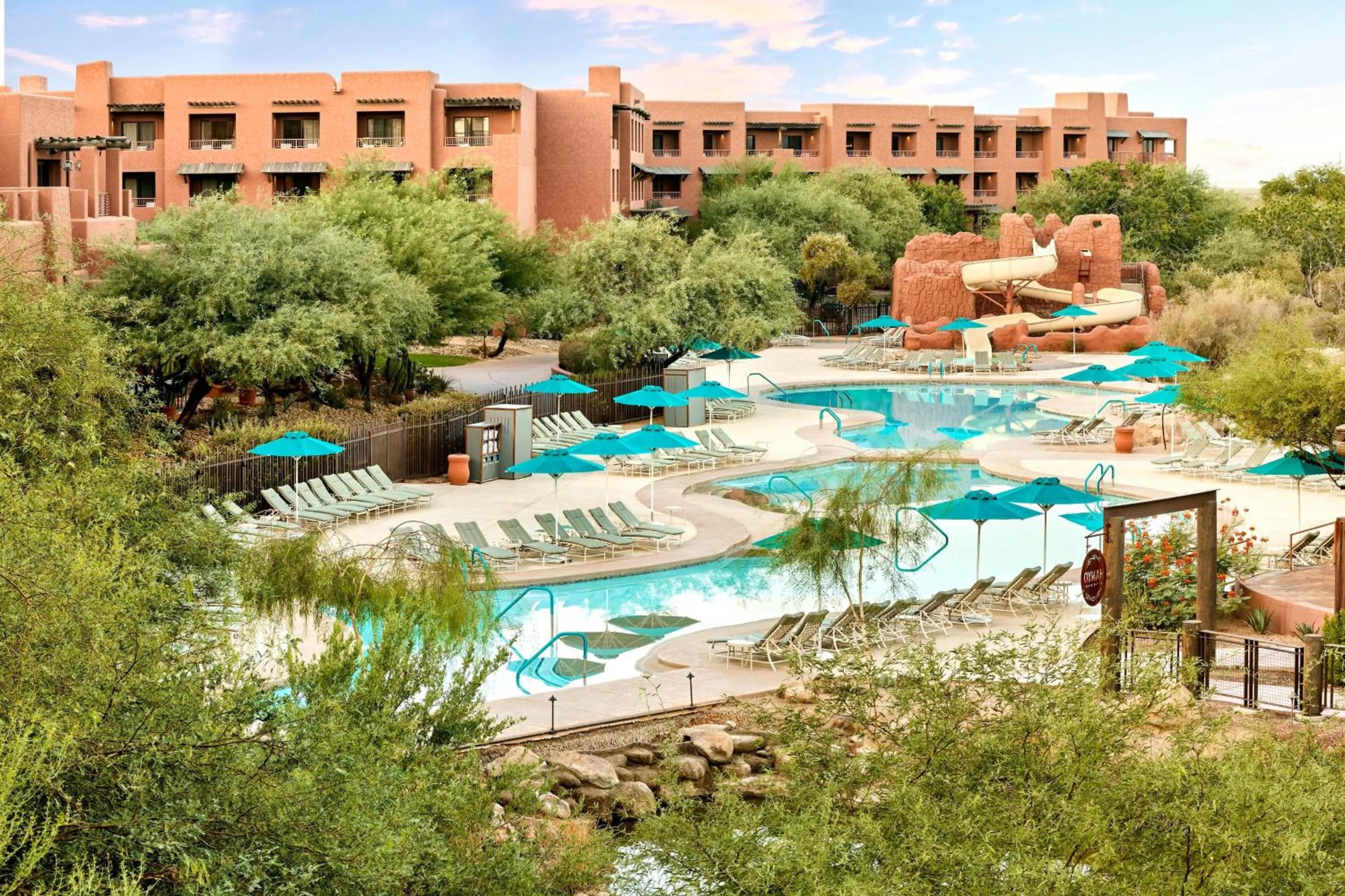 Swimming pool in Sheraton Grand at Wild Horse Pass