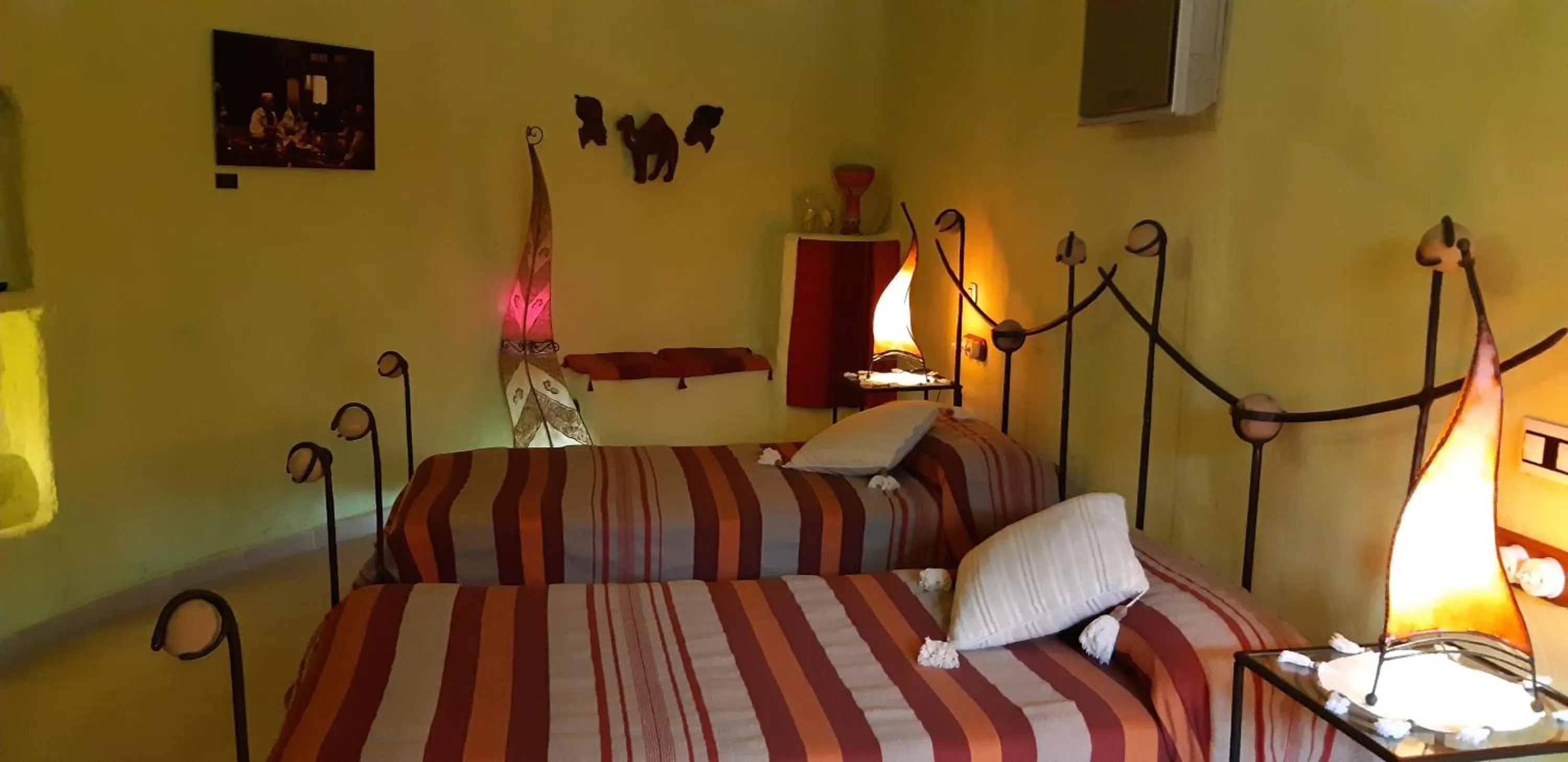 Bed in Hotel Cueva Tardienta Monegros-Adults Only