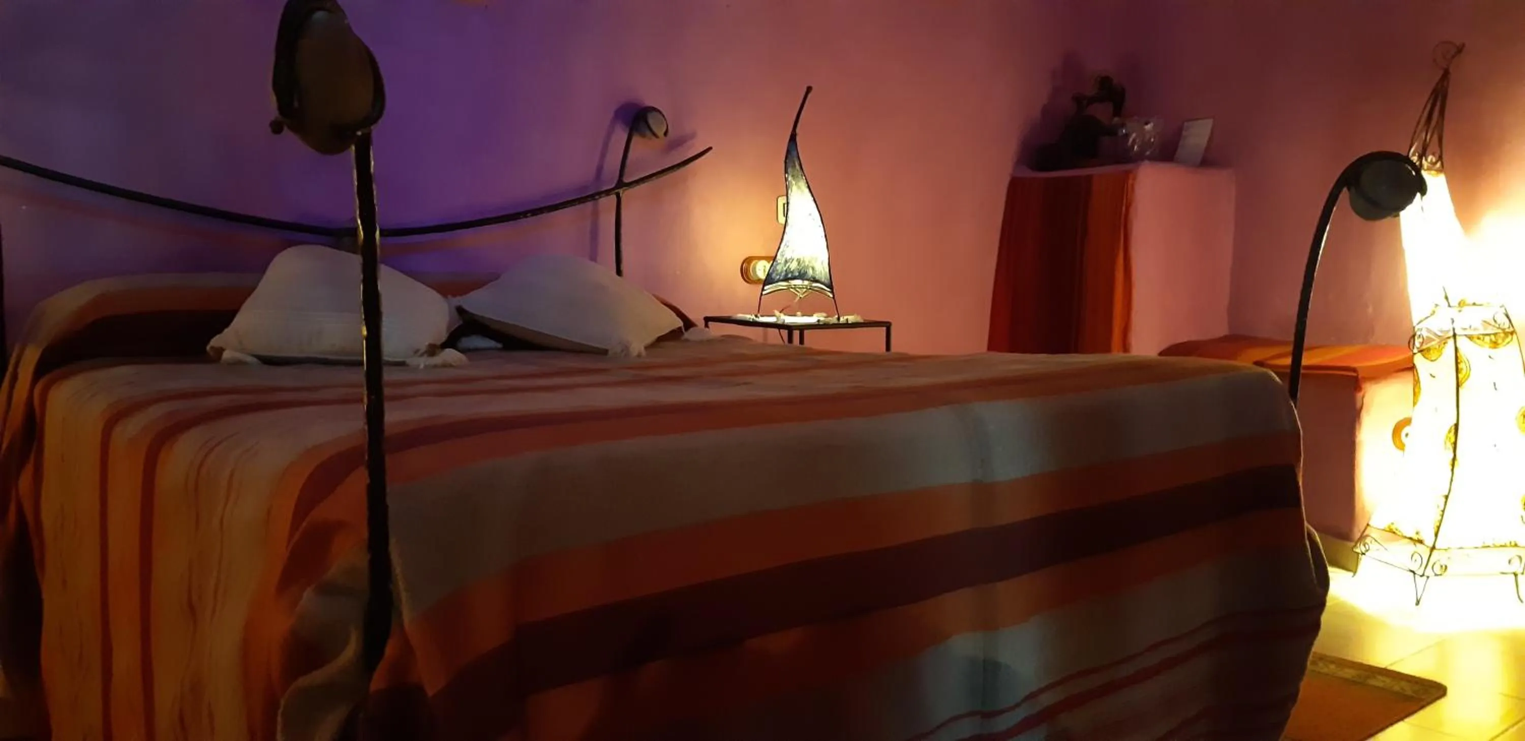 Bed in Hotel Cueva Tardienta Monegros-Adults Only