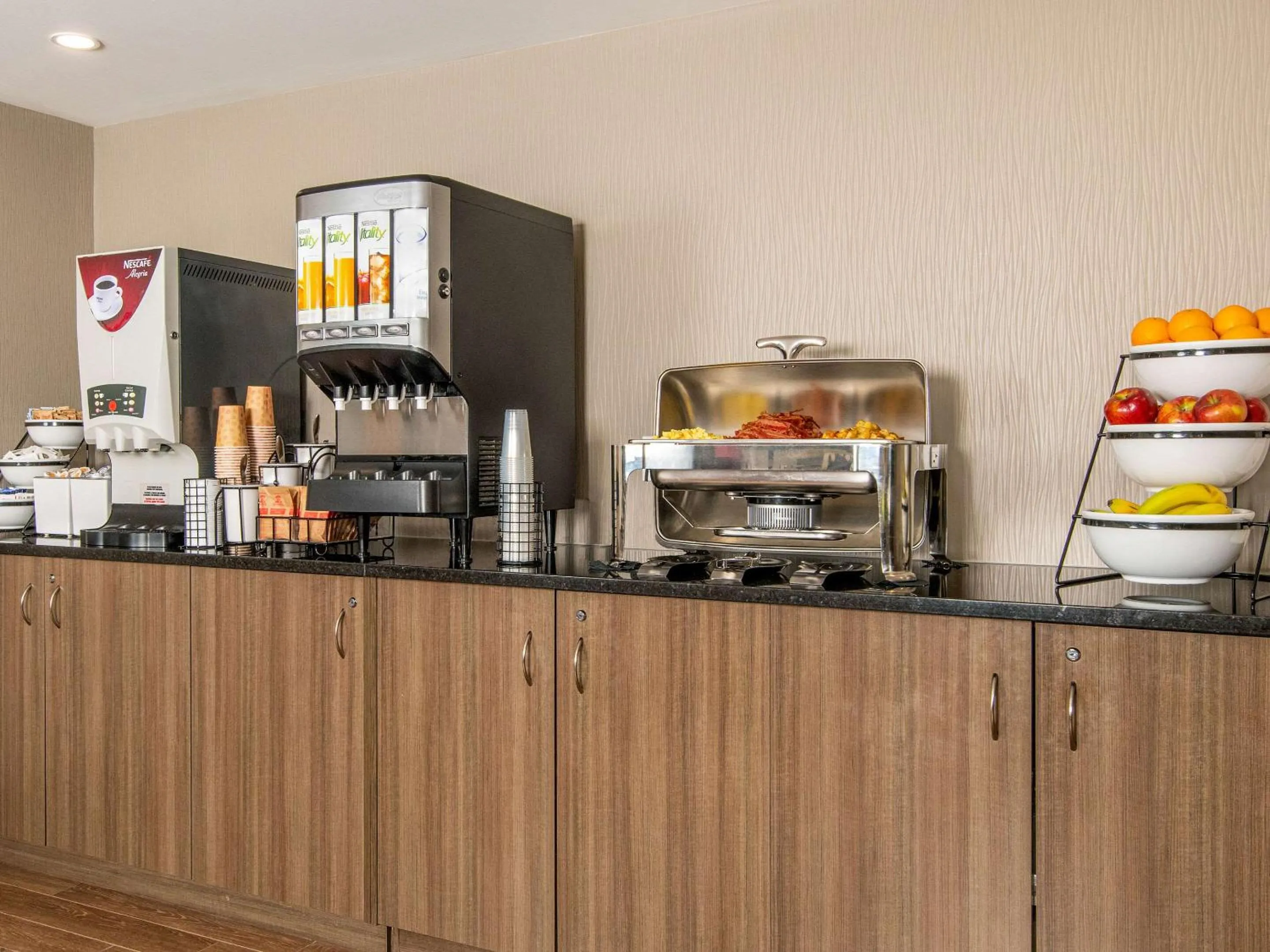 Breakfast in Comfort Inn West