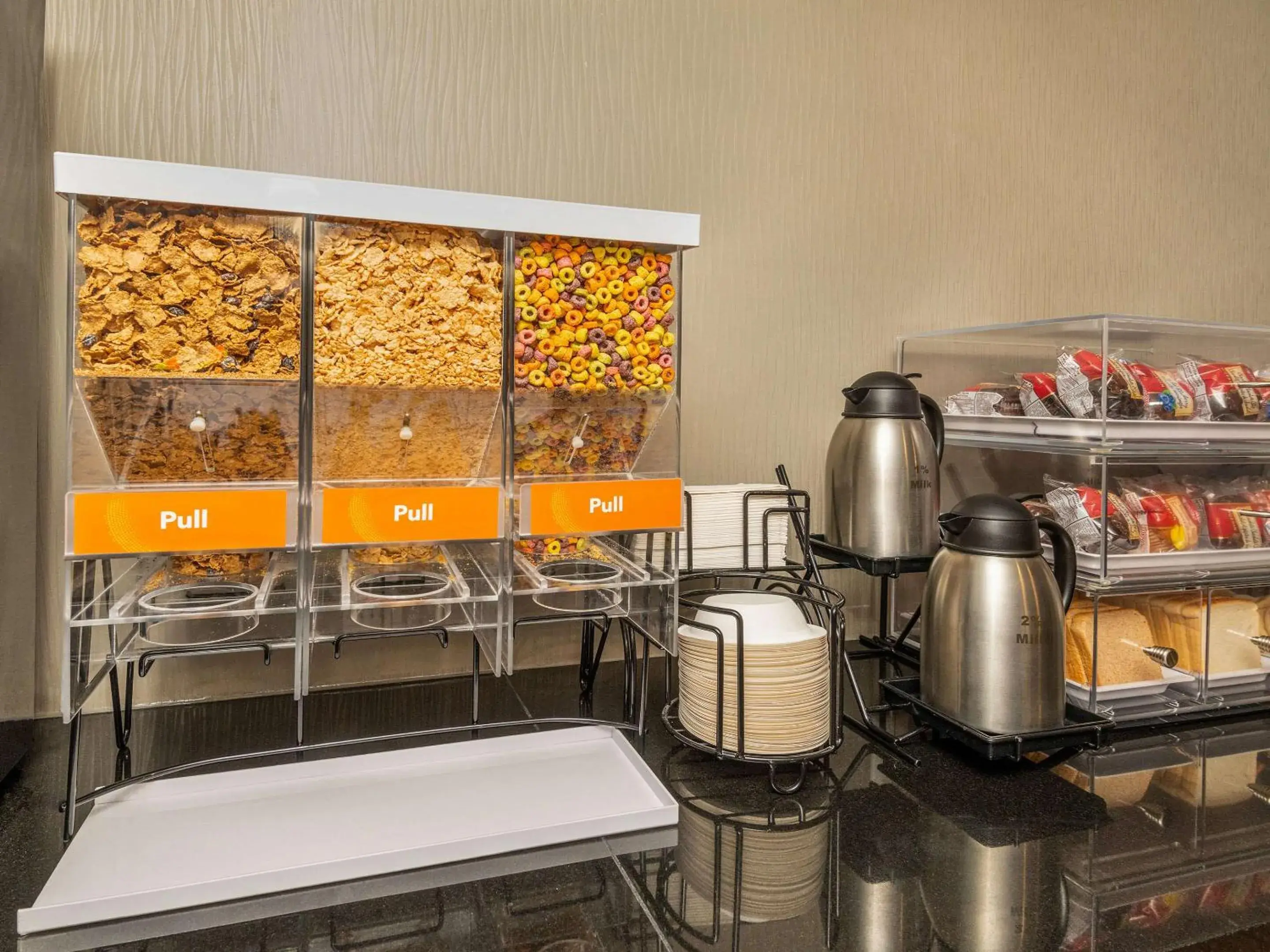 Breakfast in Comfort Inn West Breakfast in Comfort Inn West