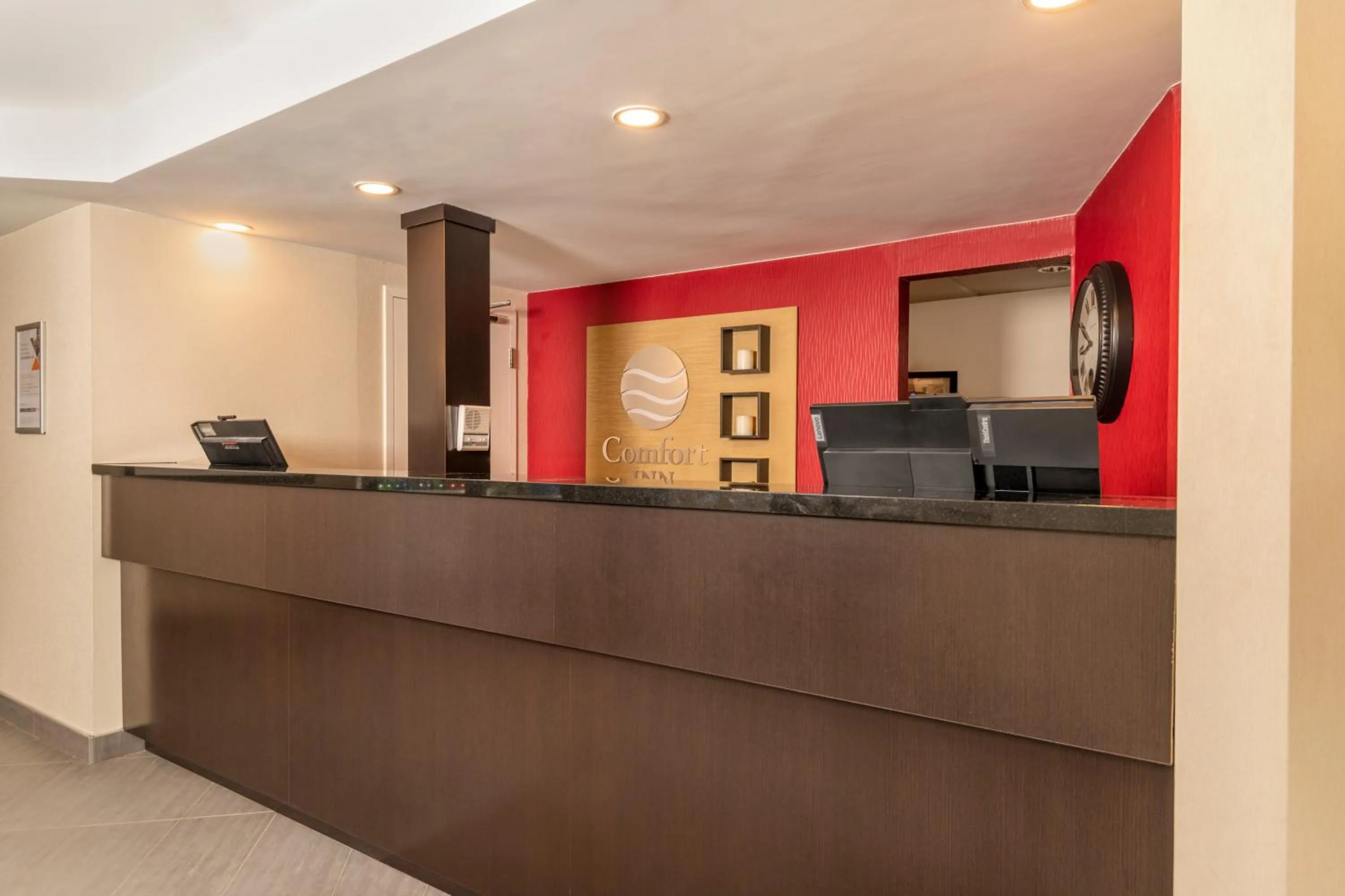 Lobby or reception in Comfort Inn West