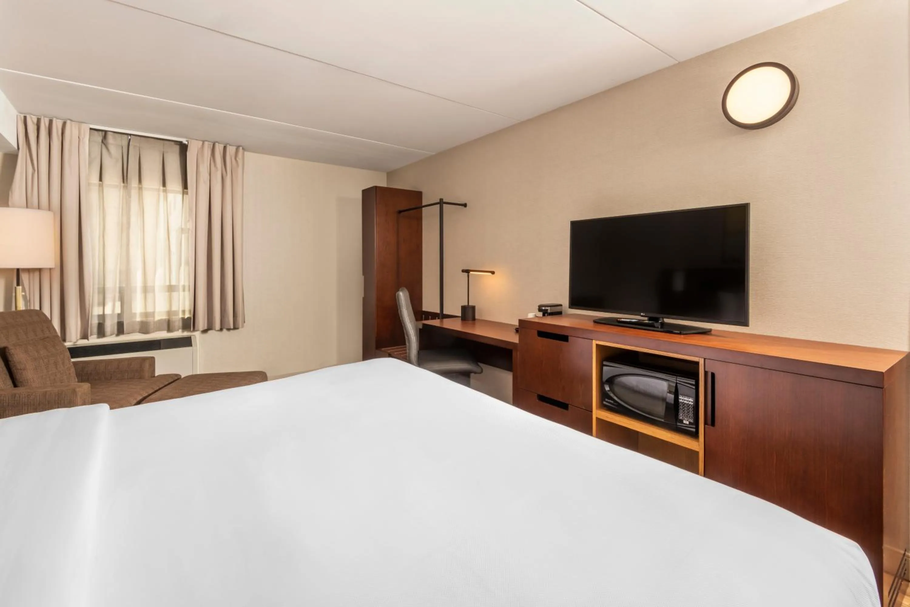 TV and multimedia, Bed in Comfort Inn West