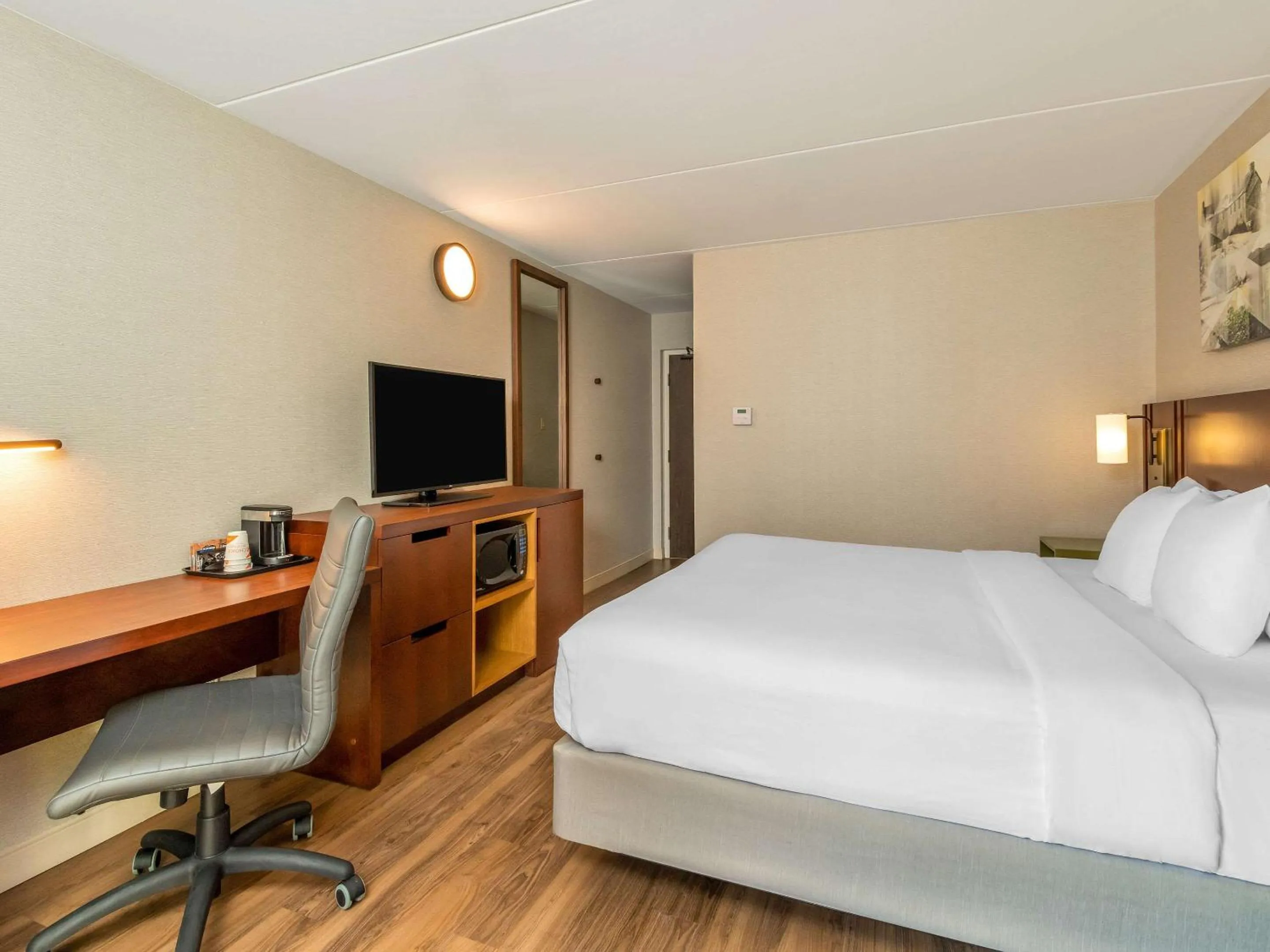 Bedroom, Bed in Comfort Inn West