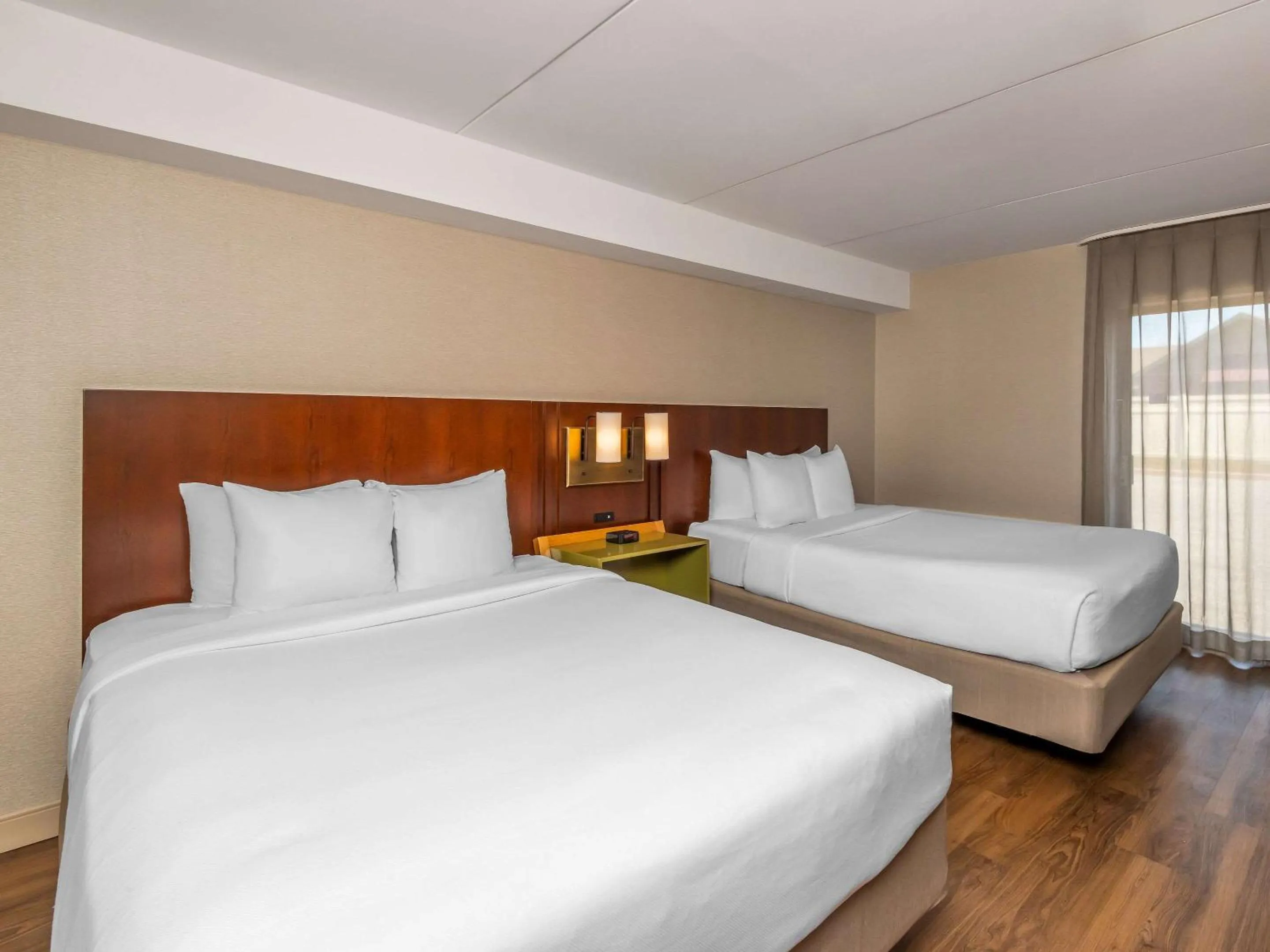 Bedroom, Bed in Comfort Inn West