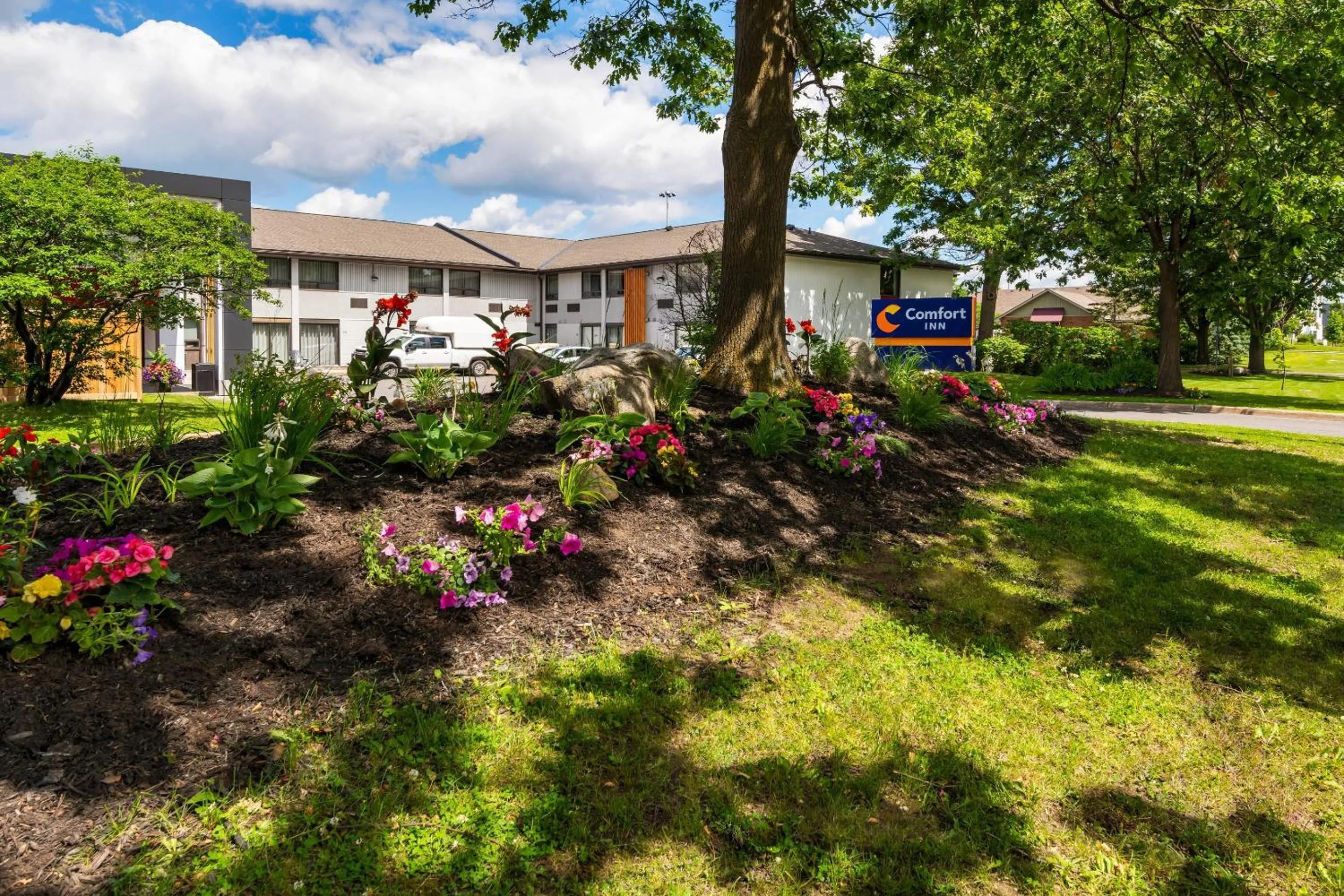 Property building in Comfort Inn Kanata Ottawa West