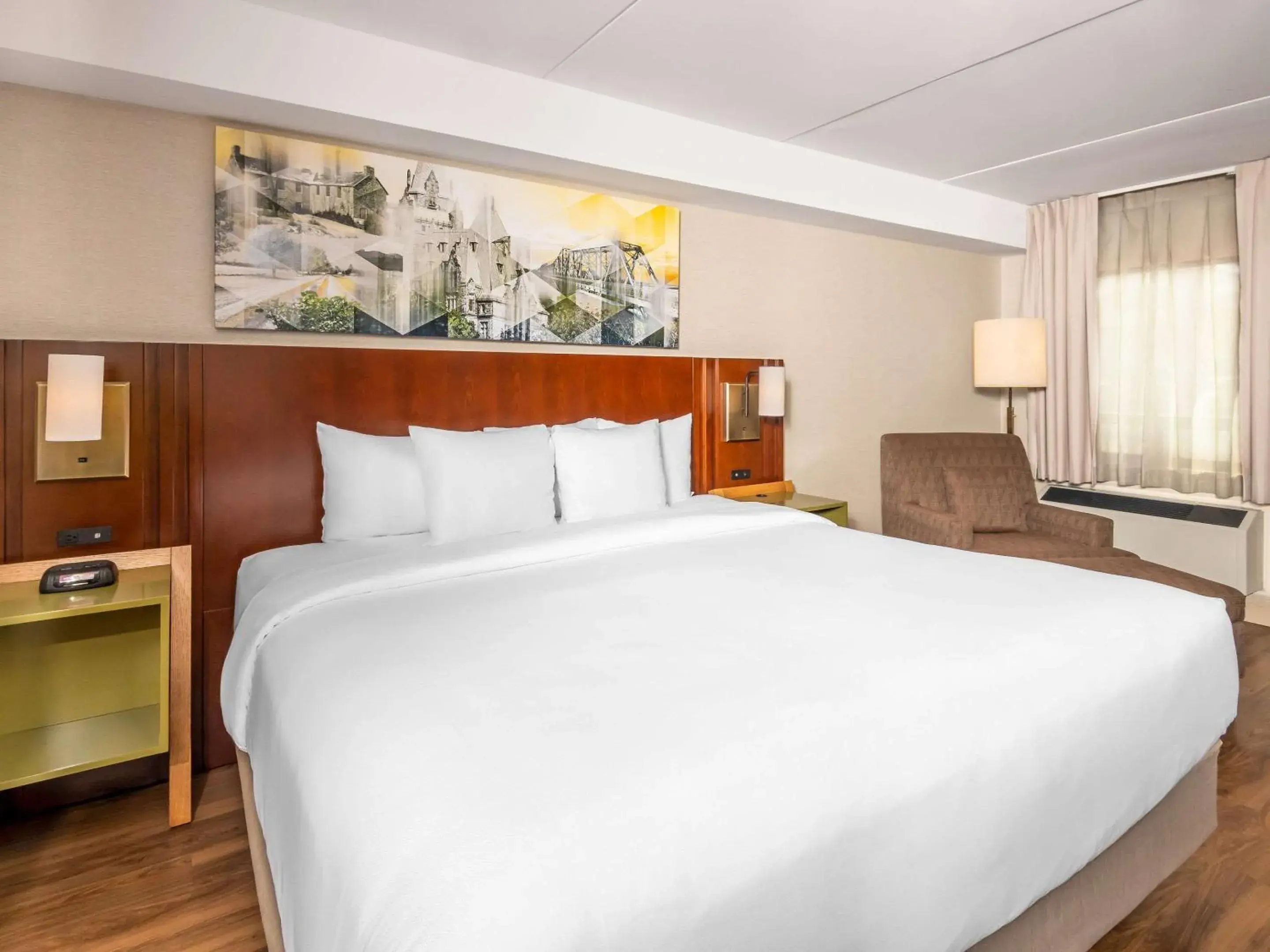 Bedroom, Bed in Comfort Inn West Bedroom, Bed in Comfort Inn West