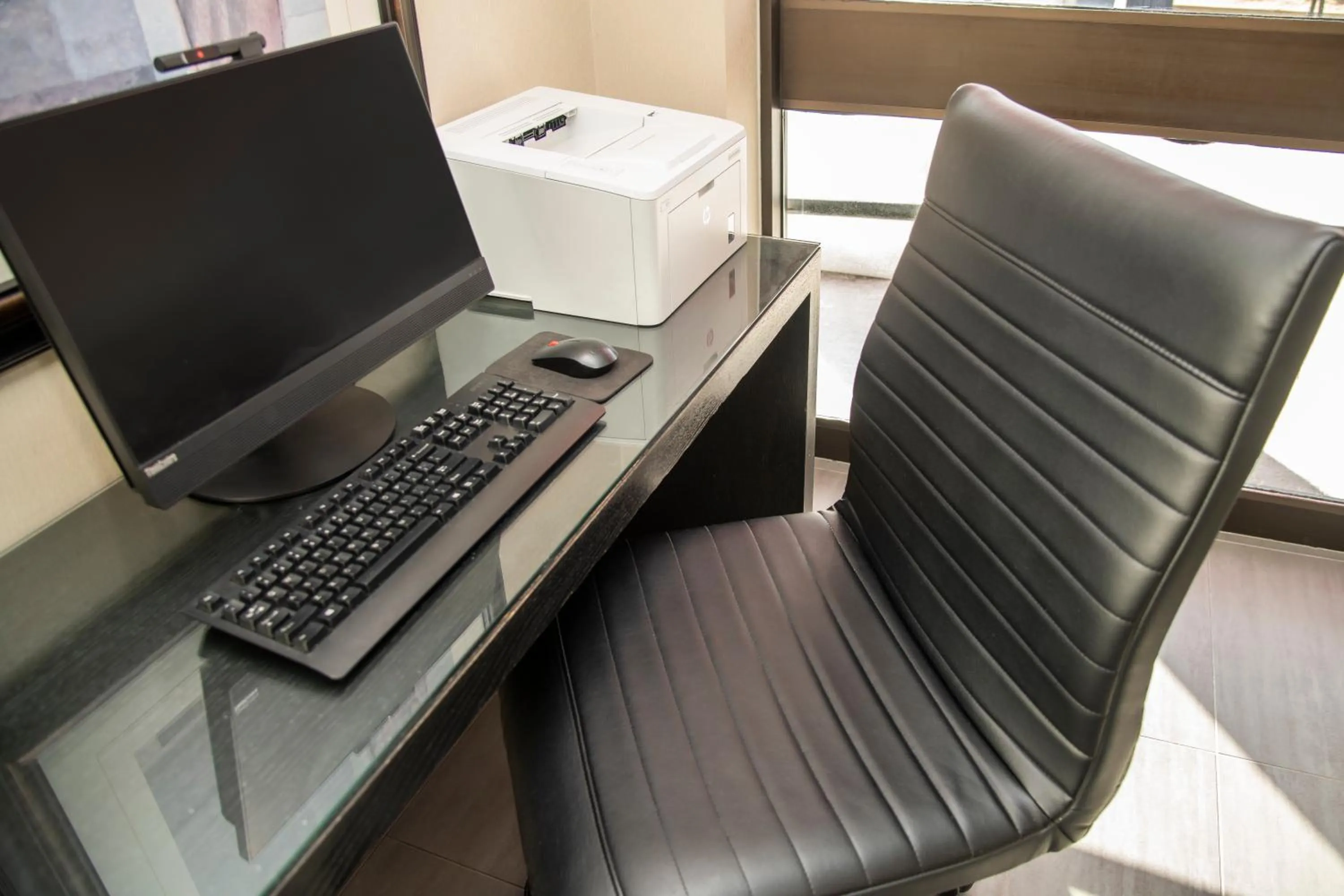 Business facilities in Comfort Inn West