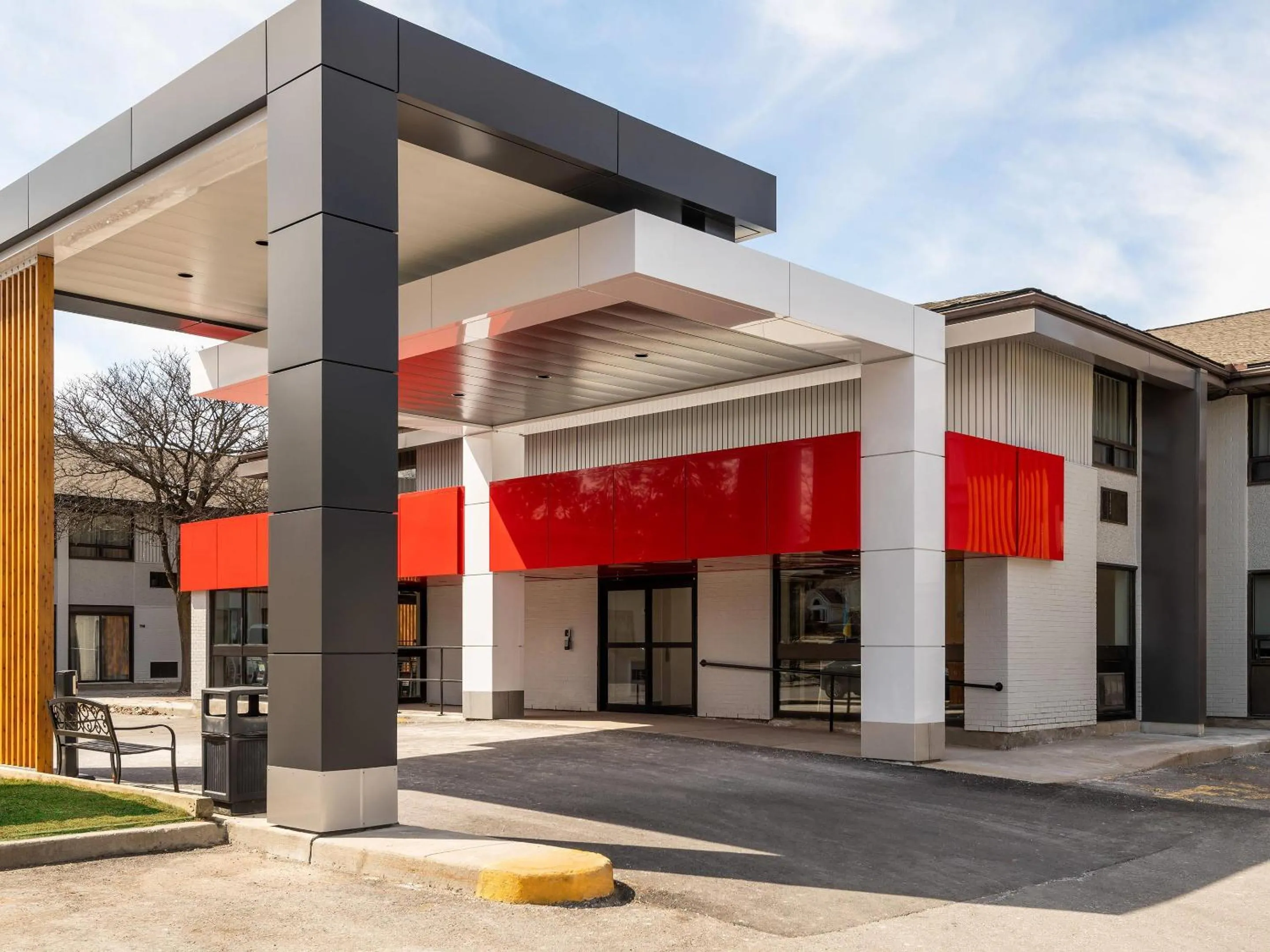 Property building in Comfort Inn Kanata Ottawa West
