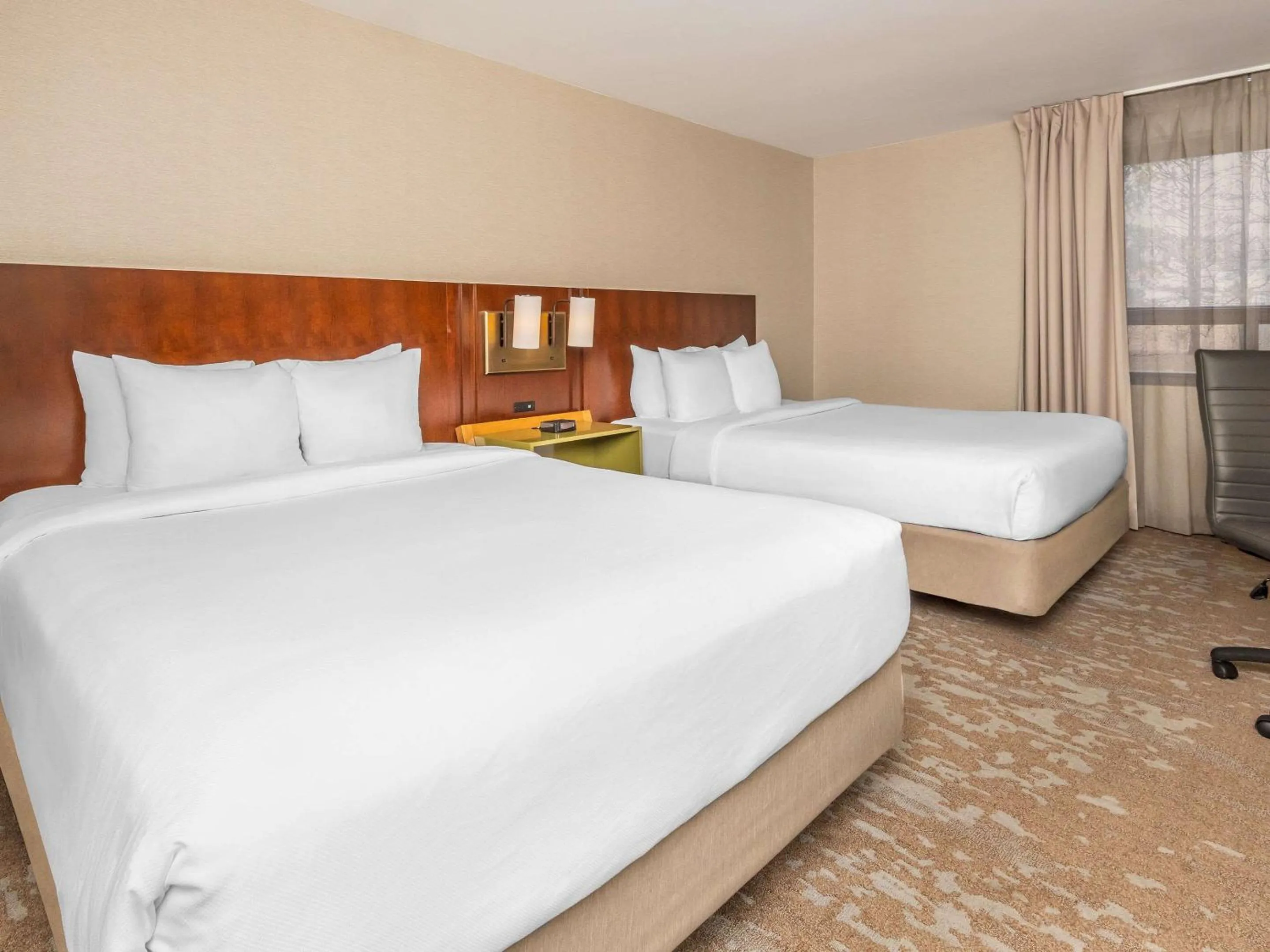 Bedroom, Bed in Comfort Inn West