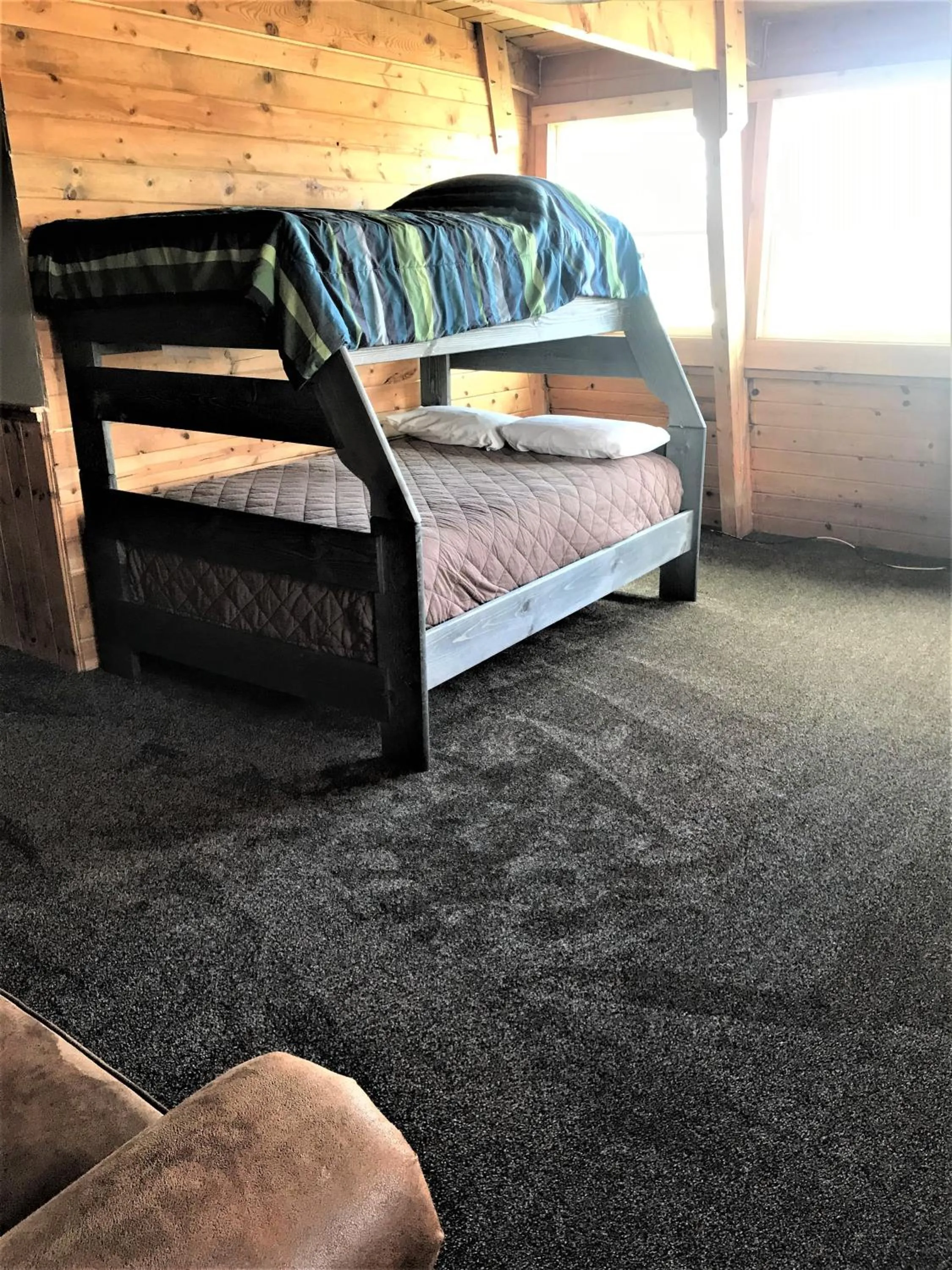 bunk bed, Bed in Drift Lodge