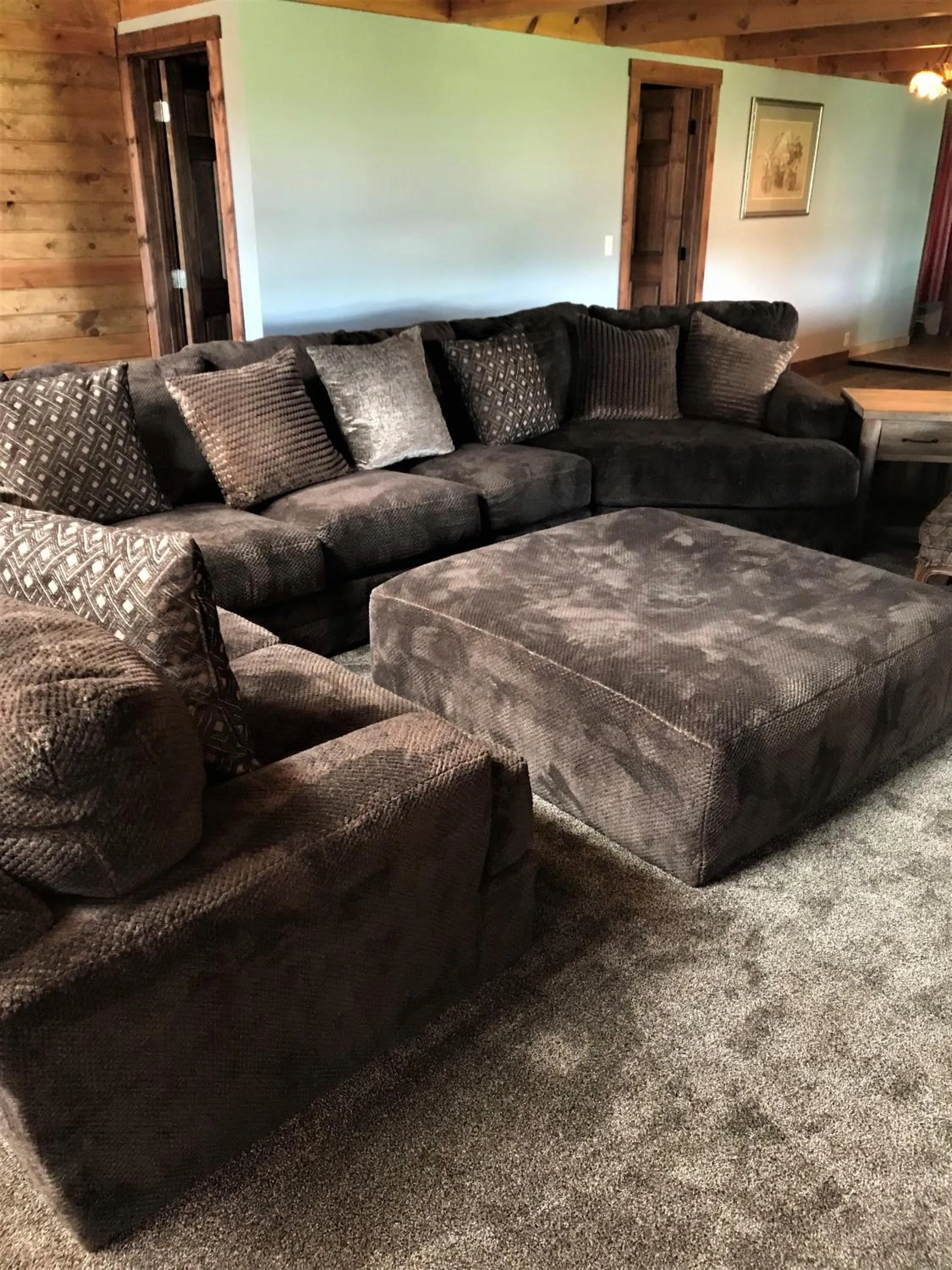 Living room in Drift Lodge