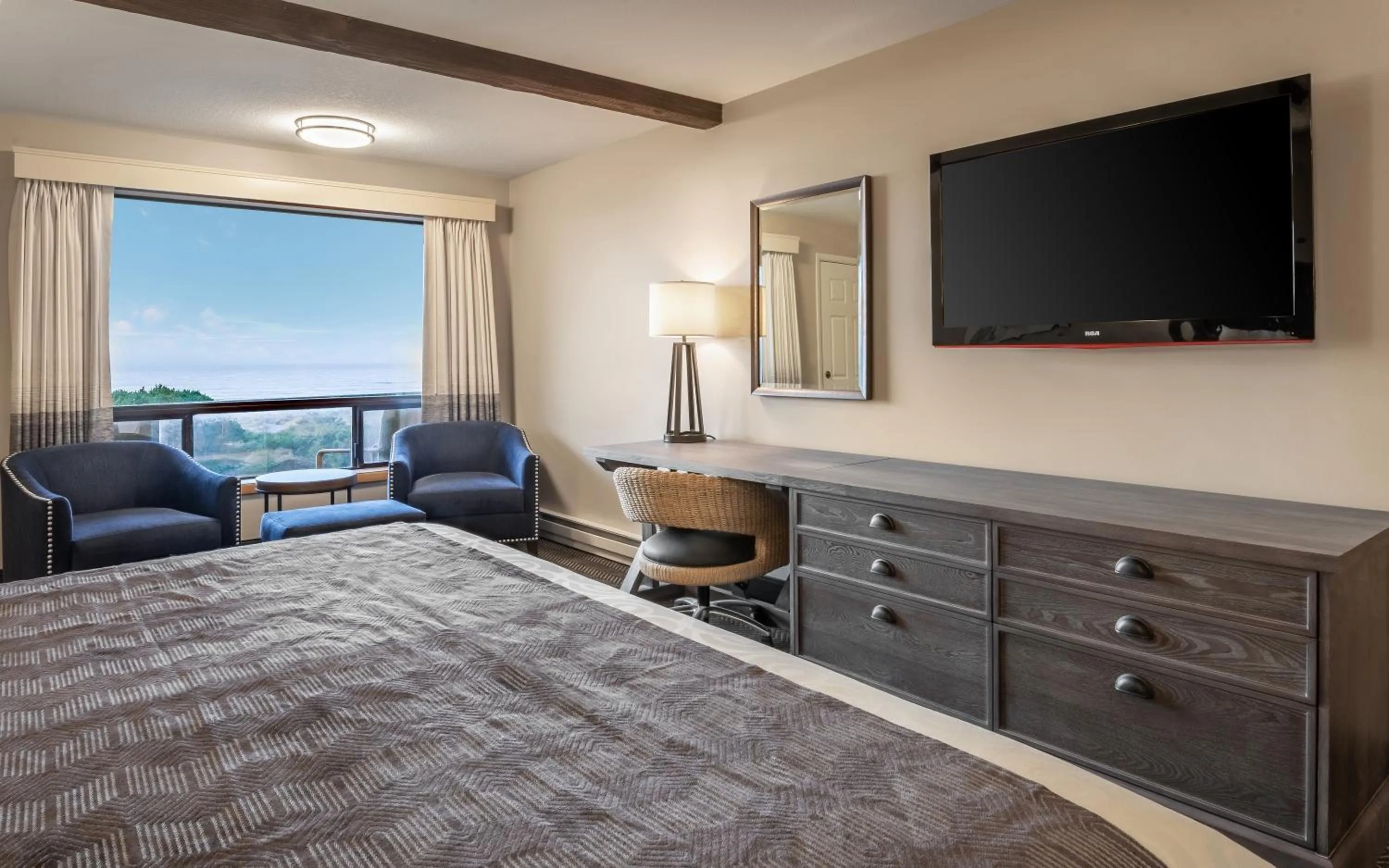 Bedroom in Gold Beach Inn