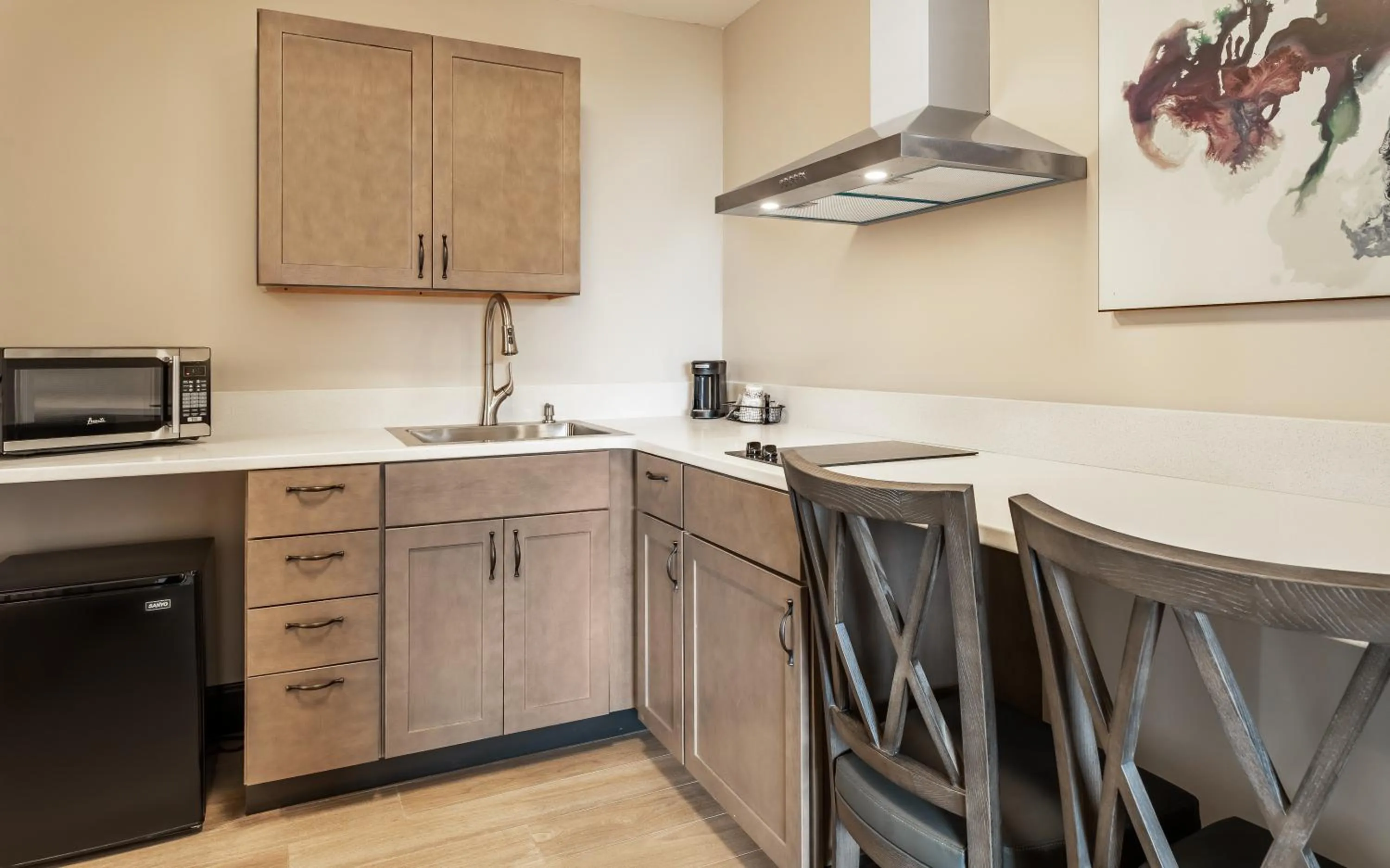 Kitchen or kitchenette in Gold Beach Inn