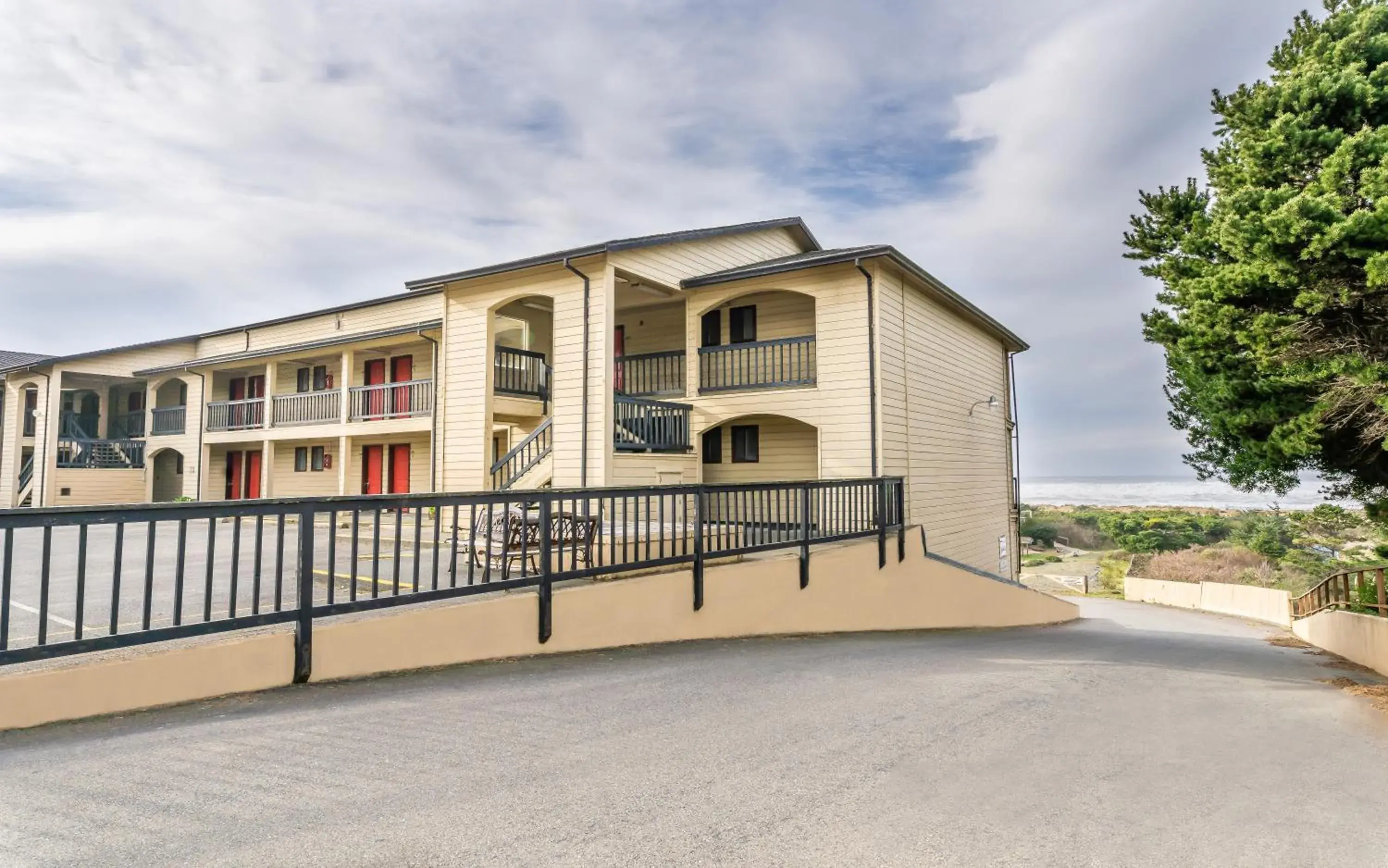 Property building in Gold Beach Inn Property building in Gold Beach Inn