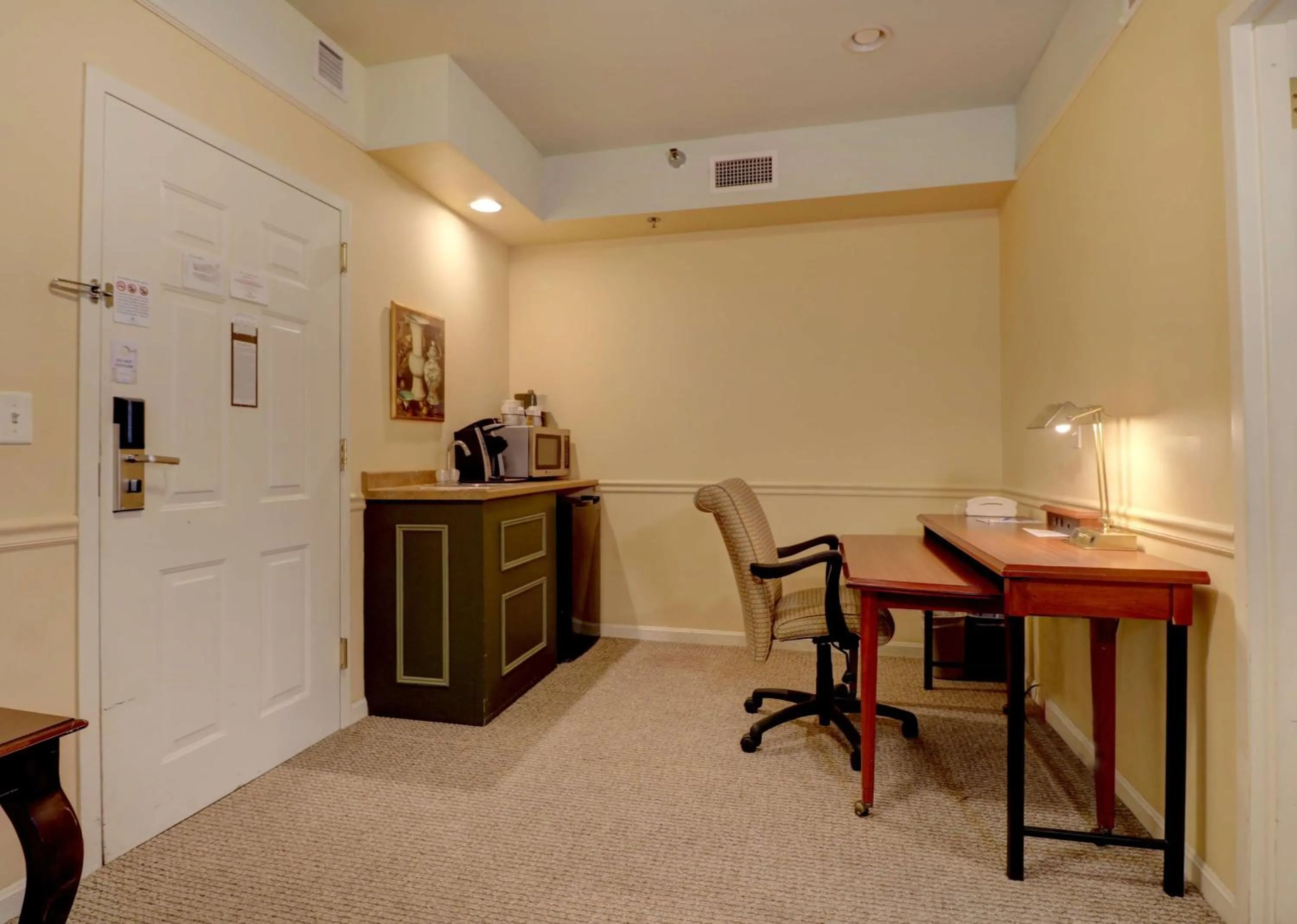 Photo of the whole room in Senator Inn & Spa