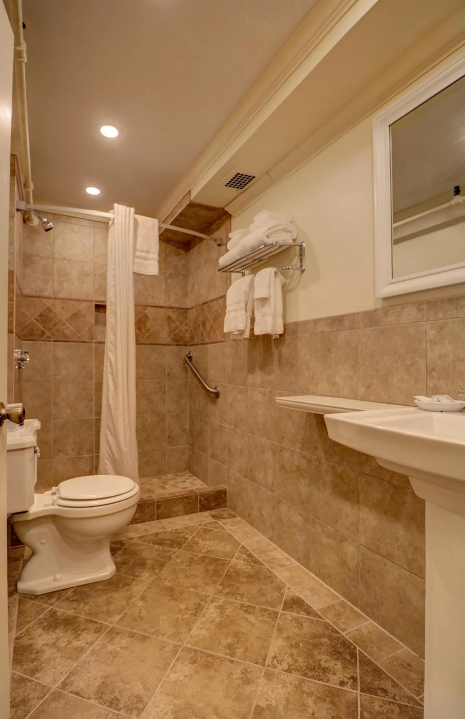Bathroom in Senator Inn & Spa