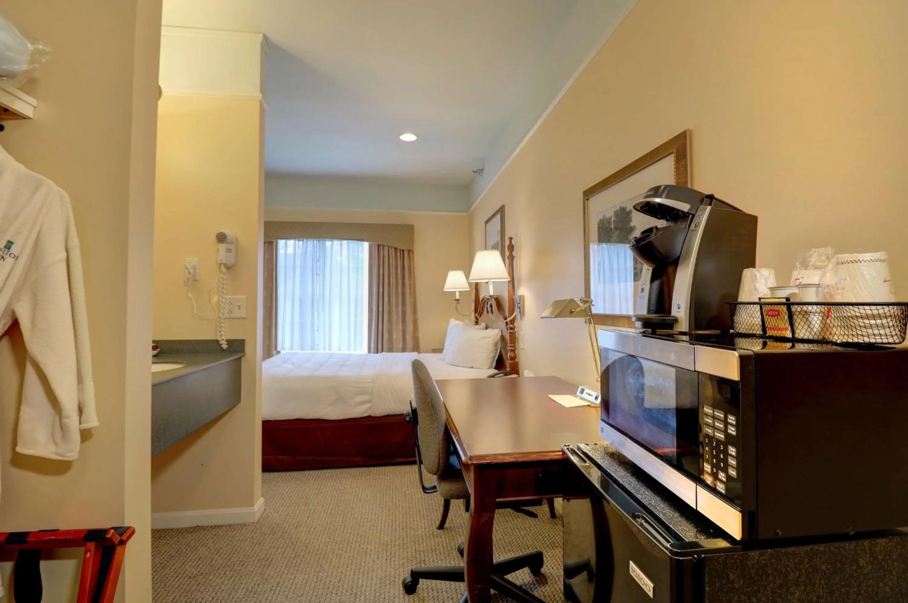 Bedroom, Bed in Senator Inn & Spa