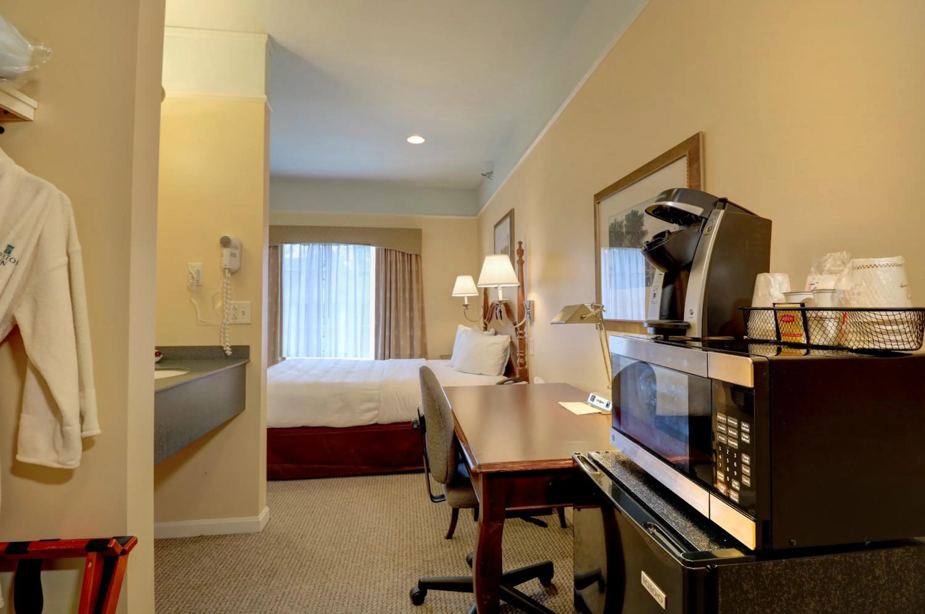 Bedroom, Bed in Senator Inn & Spa