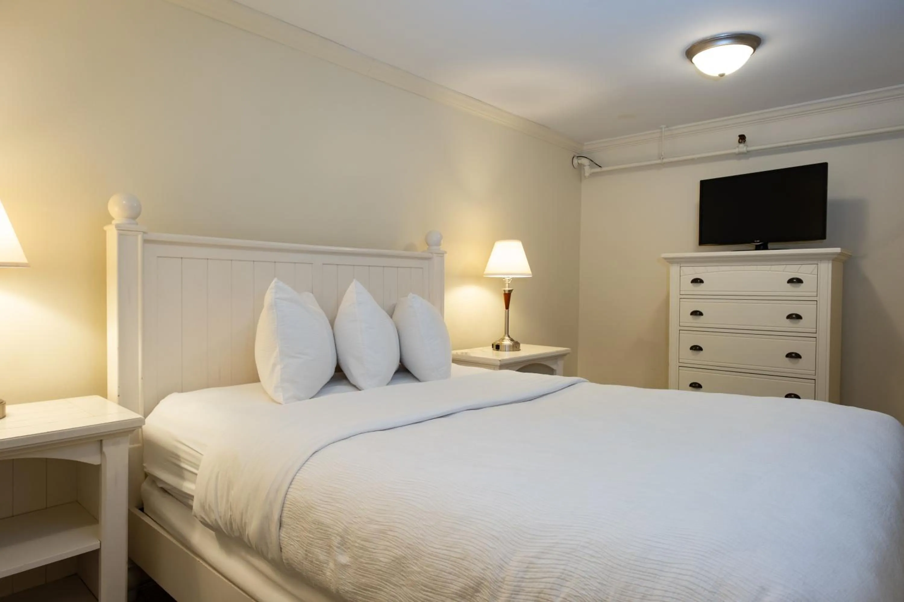 Bed in Senator Inn & Spa